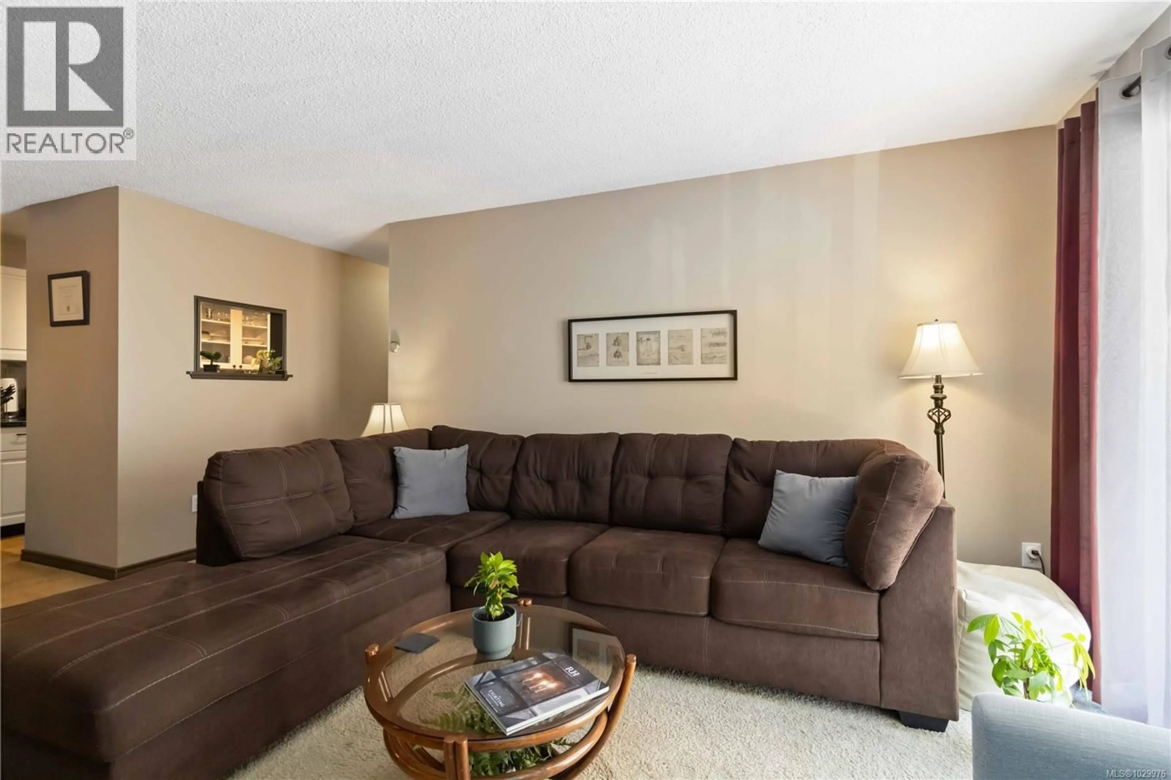 Living room with furniture, unknown for 314 - 3255 GLASGOW AVENUE, Saanich British Columbia V8X4S4