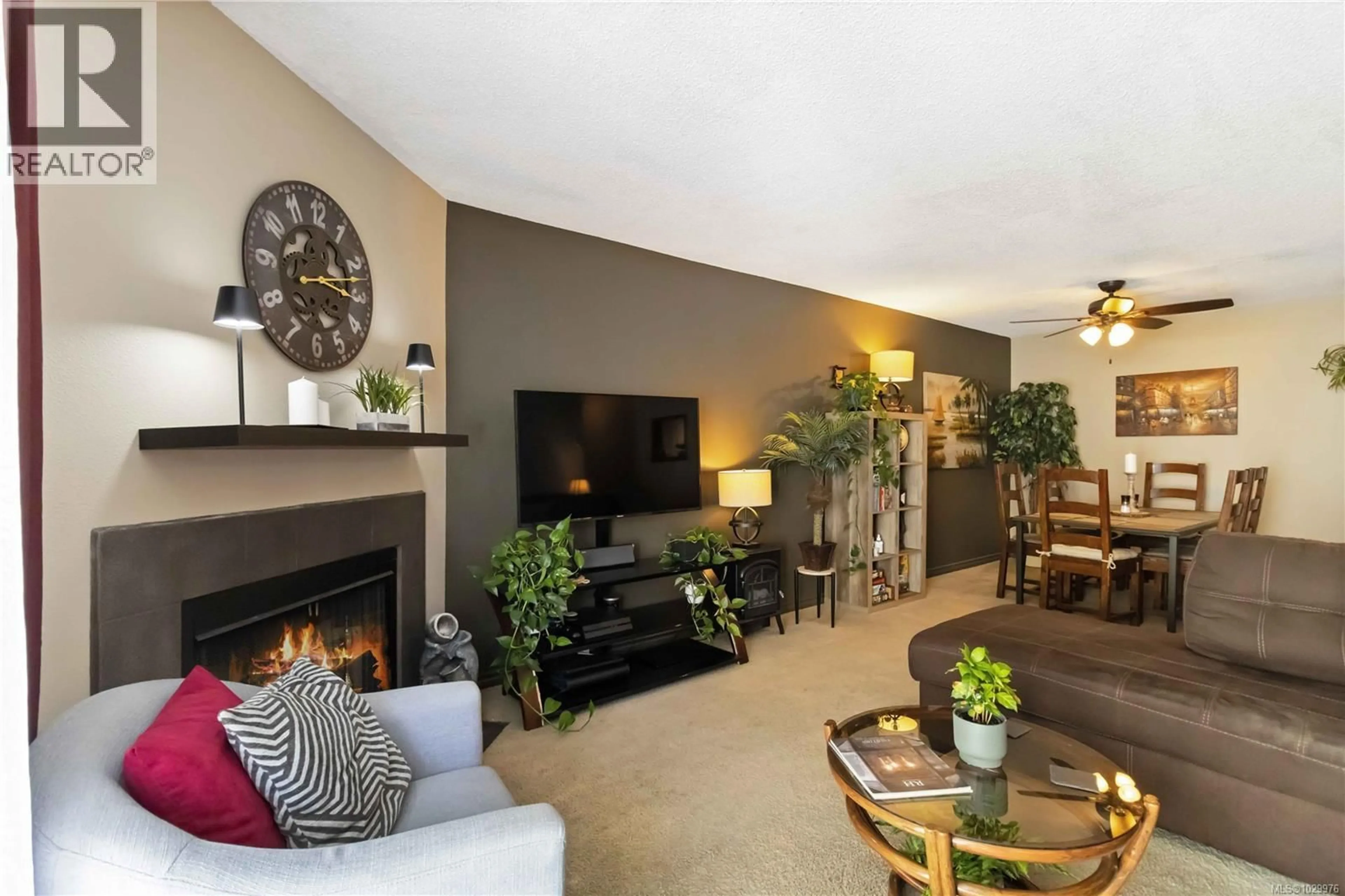 Living room with furniture, unknown for 314 - 3255 GLASGOW AVENUE, Saanich British Columbia V8X4S4