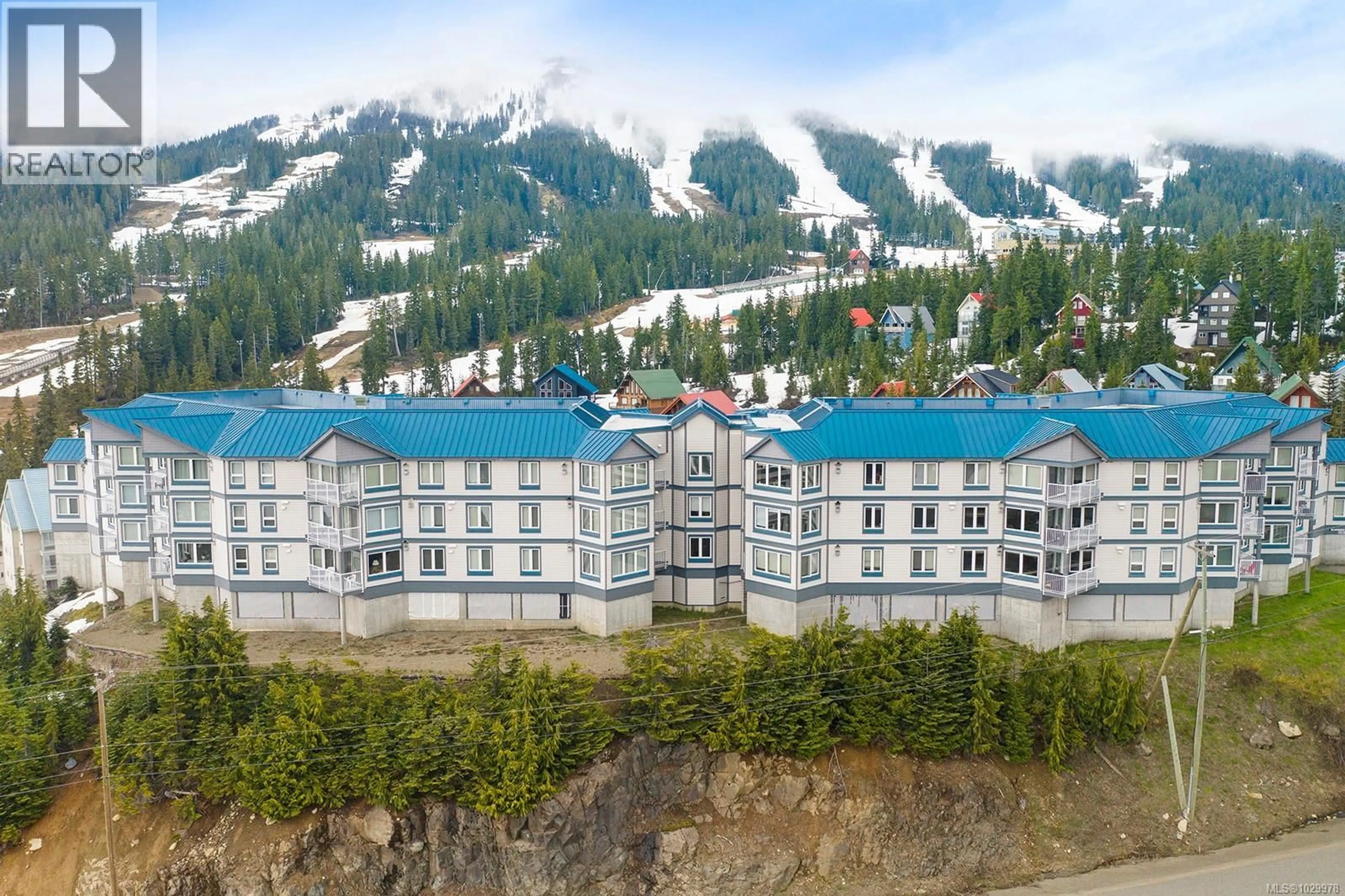 A pic from outside/outdoor area/front of a property/back of a property/a pic from drone, mountain view for 212 - 1320 HENRY ROAD, Courtenay British Columbia V0P1N0