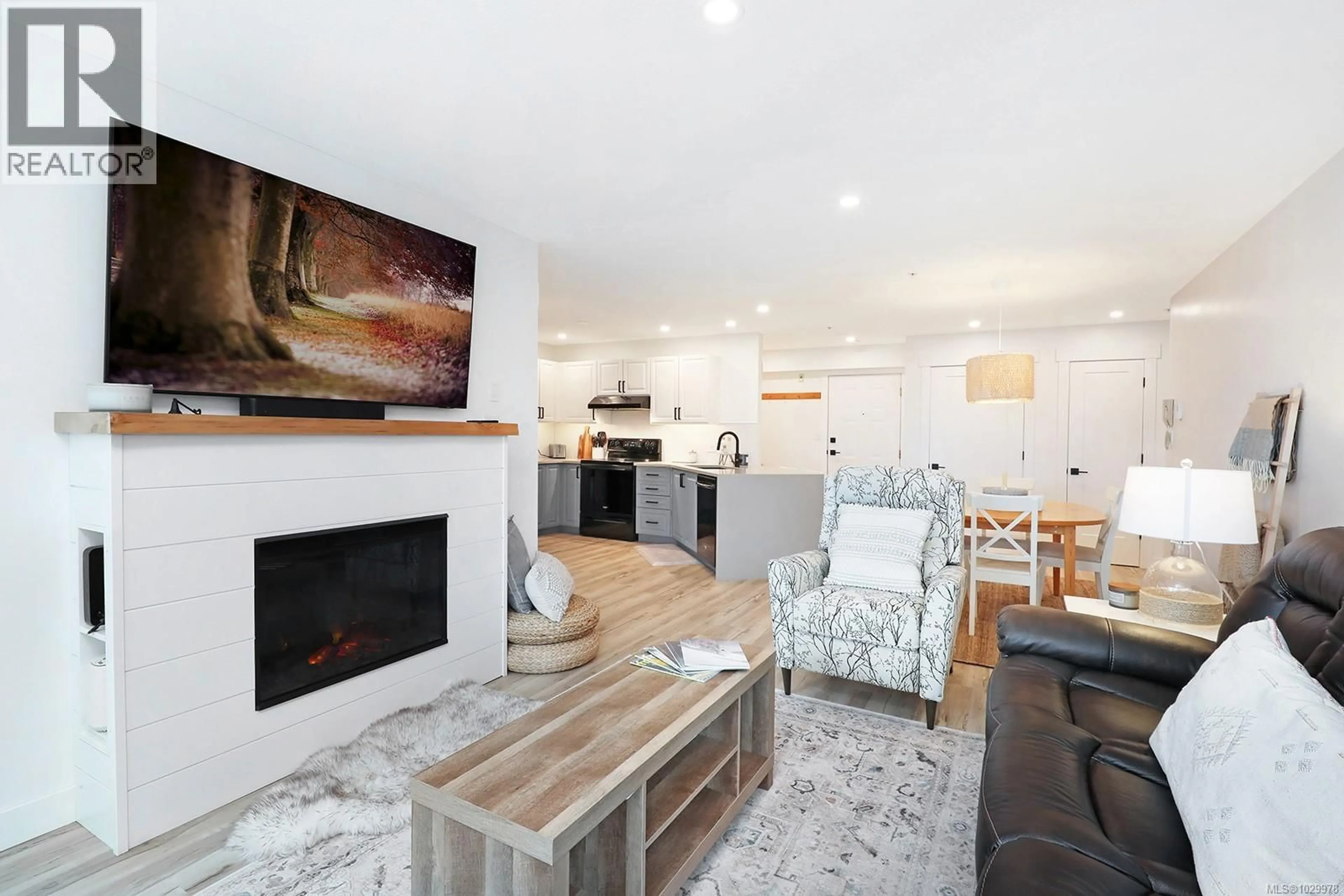 Living room with furniture, unknown for 212 - 1320 HENRY ROAD, Courtenay British Columbia V0P1N0