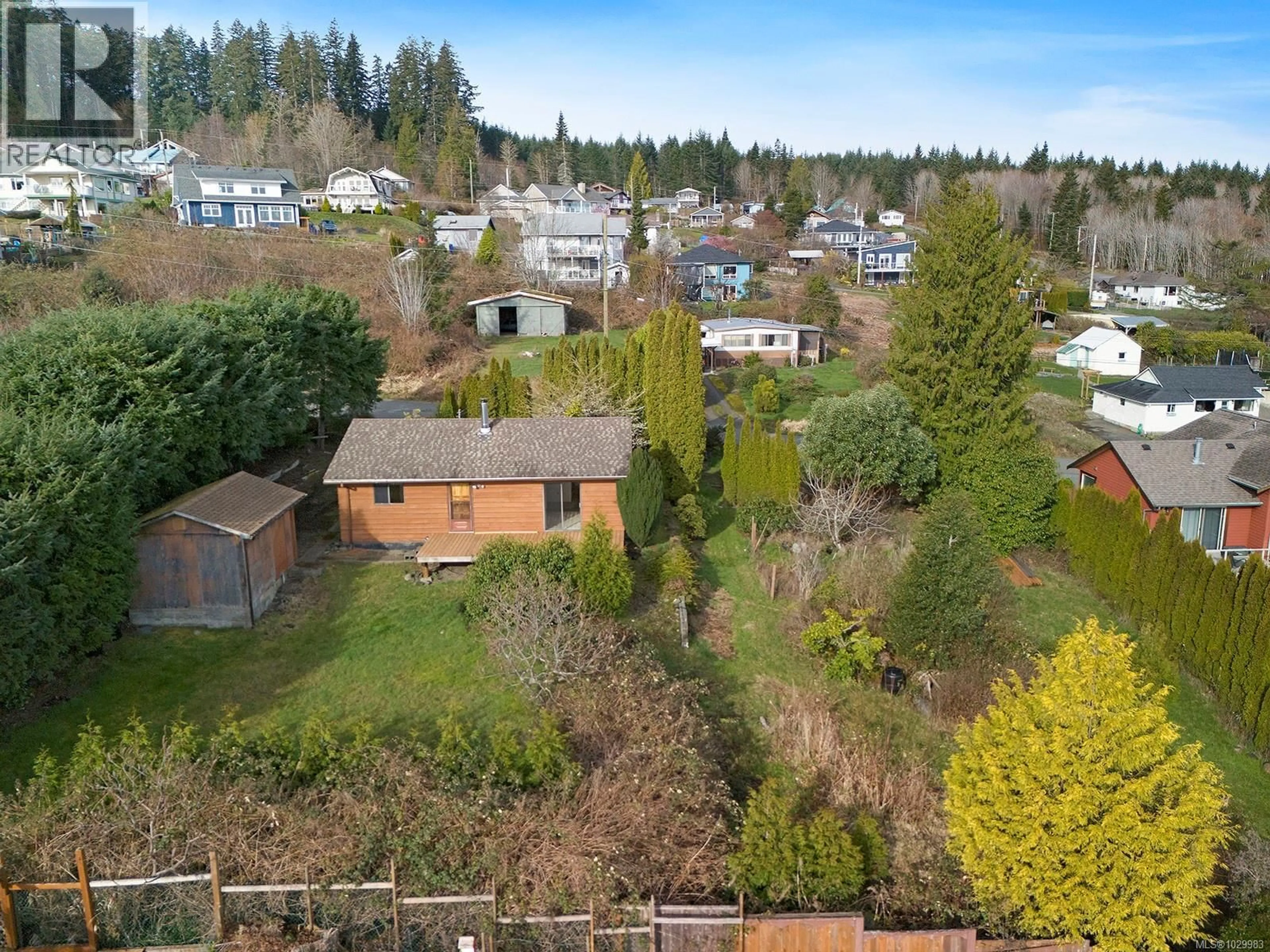 A pic from outside/outdoor area/front of a property/back of a property/a pic from drone, unknown for 5608 4TH STREET, Union Bay British Columbia V0R3B0