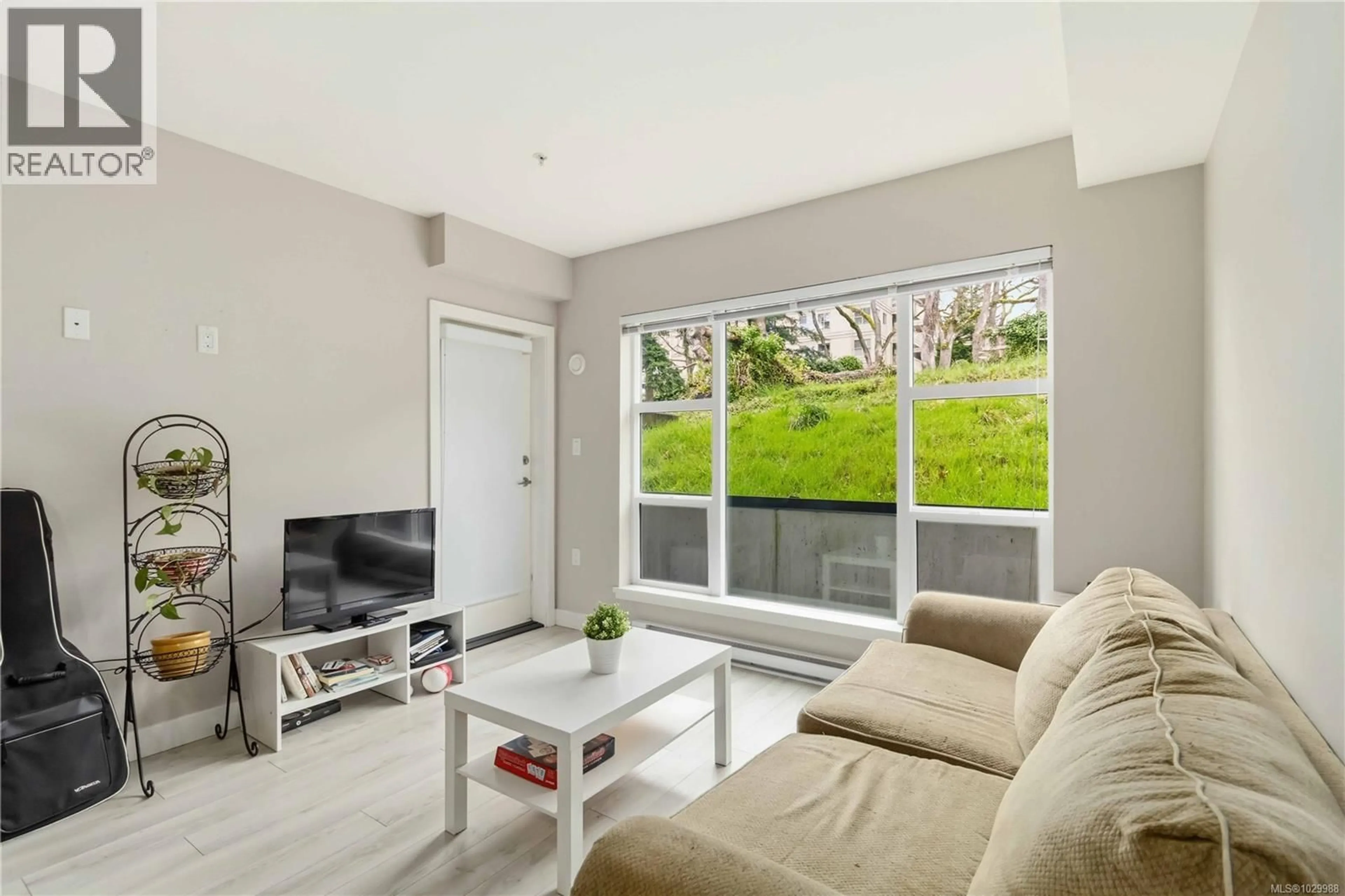 Living room with furniture, unknown for 105 - 1016 INVERNESS ROAD, Saanich British Columbia V8X0B1