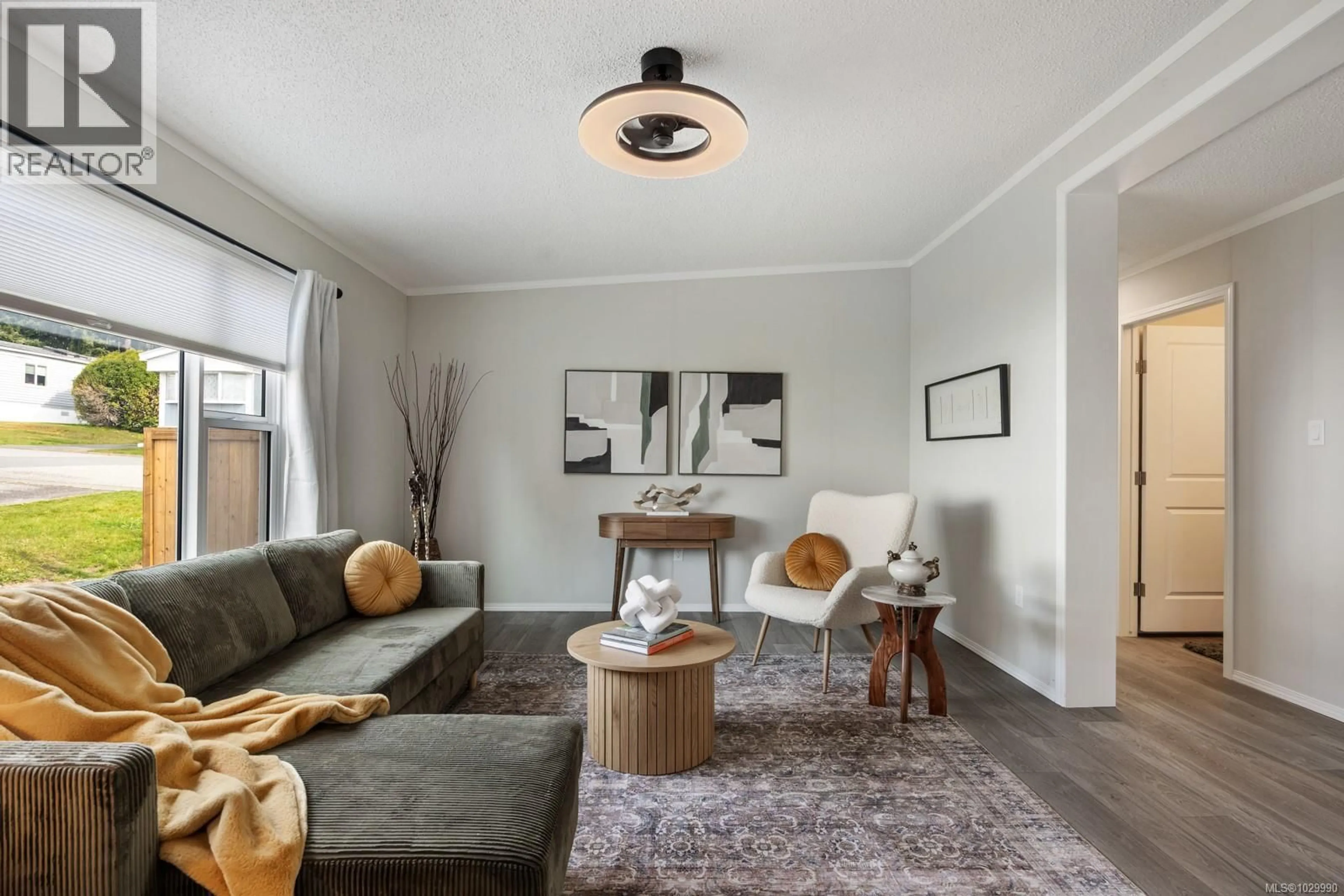 Living room with furniture, wood/laminate floor for 72 - 1160 SHELLBOURNE BOULEVARD, Campbell River British Columbia V9W5G5