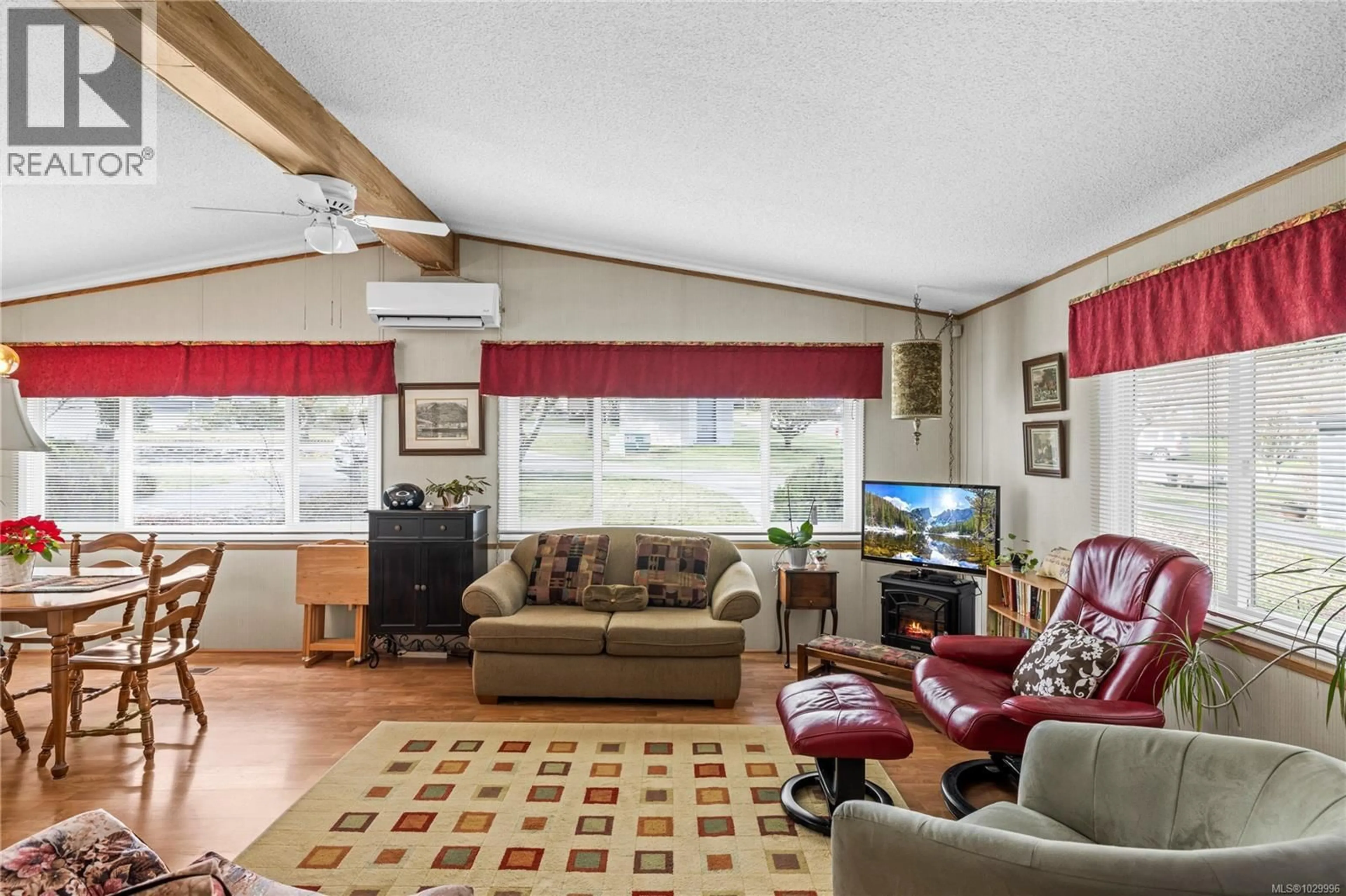 Living room with furniture, unknown for 3 - 2501 LABIEUX ROAD, Nanaimo British Columbia V9T5A6