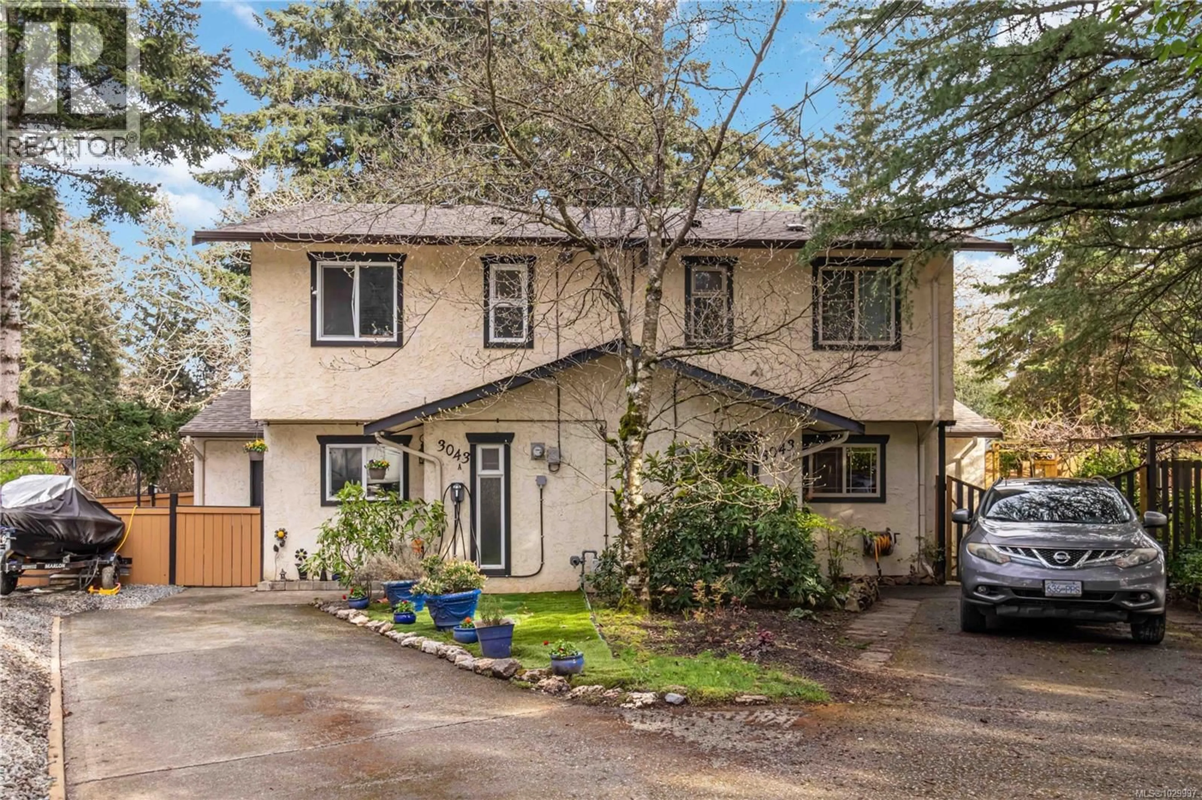 Home with vinyl exterior material, street for A - 3043 PICKFORD ROAD, Colwood British Columbia V9B2L3