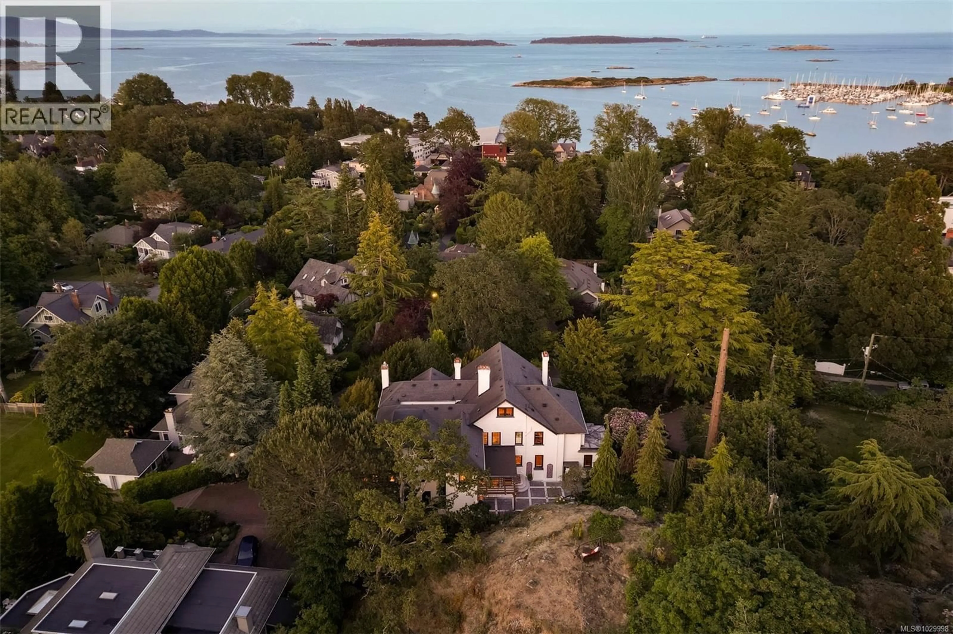 A pic from outside/outdoor area/front of a property/back of a property/a pic from drone, water/lake/river/ocean view for 1630 YORK PLACE, Oak Bay British Columbia V8R5X2