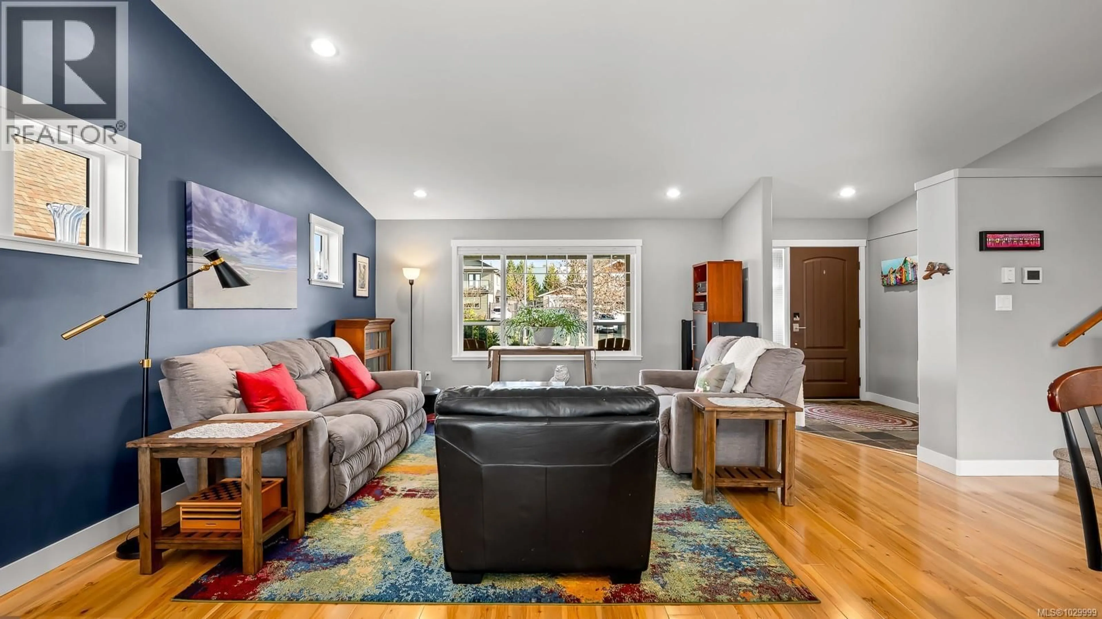 Living room with furniture, unknown for 560 SPITFIRE DRIVE, Comox British Columbia V9M0A6