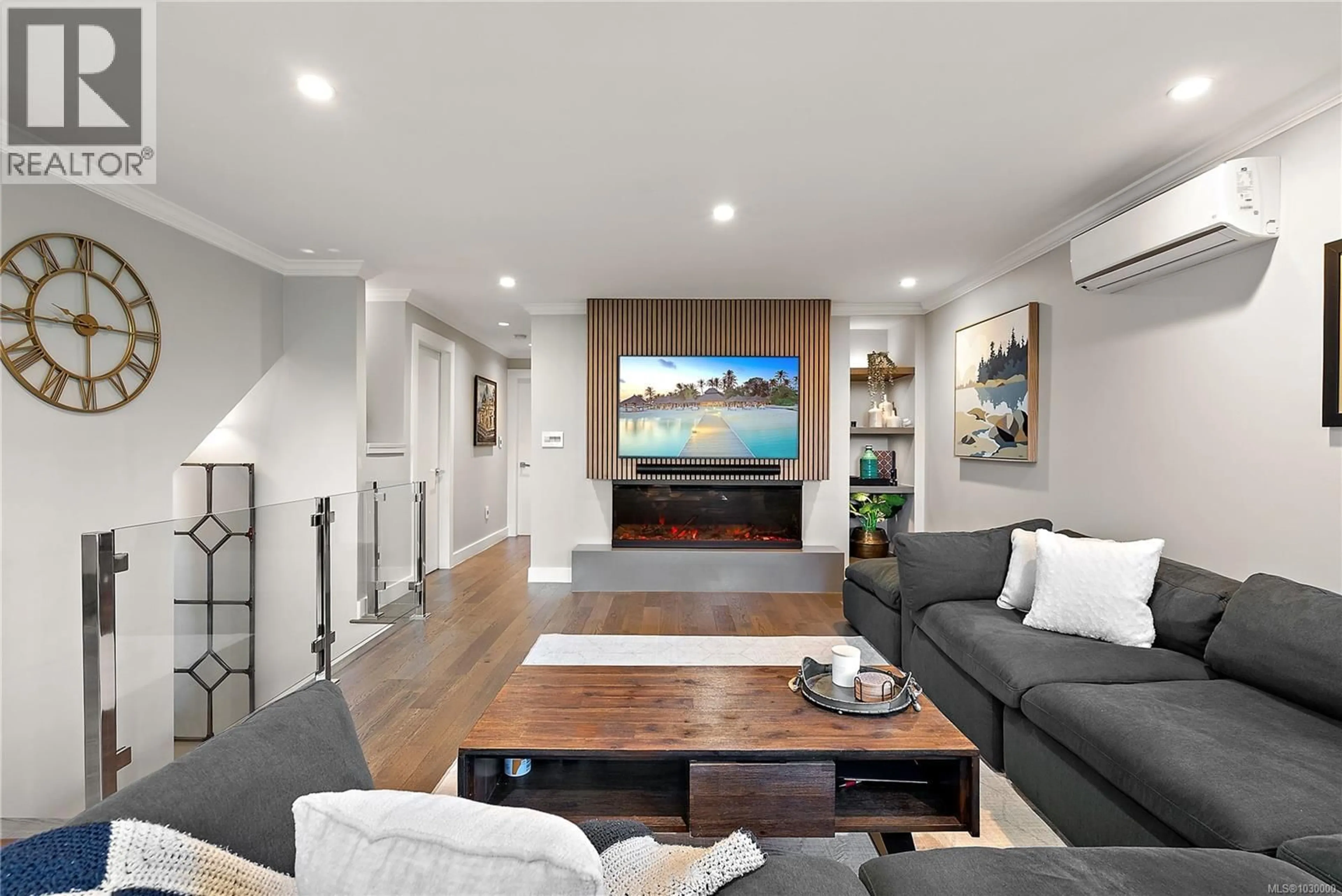 Living room with furniture, unknown for 4190 INTERURBAN ROAD, Saanich British Columbia V8Z4X1