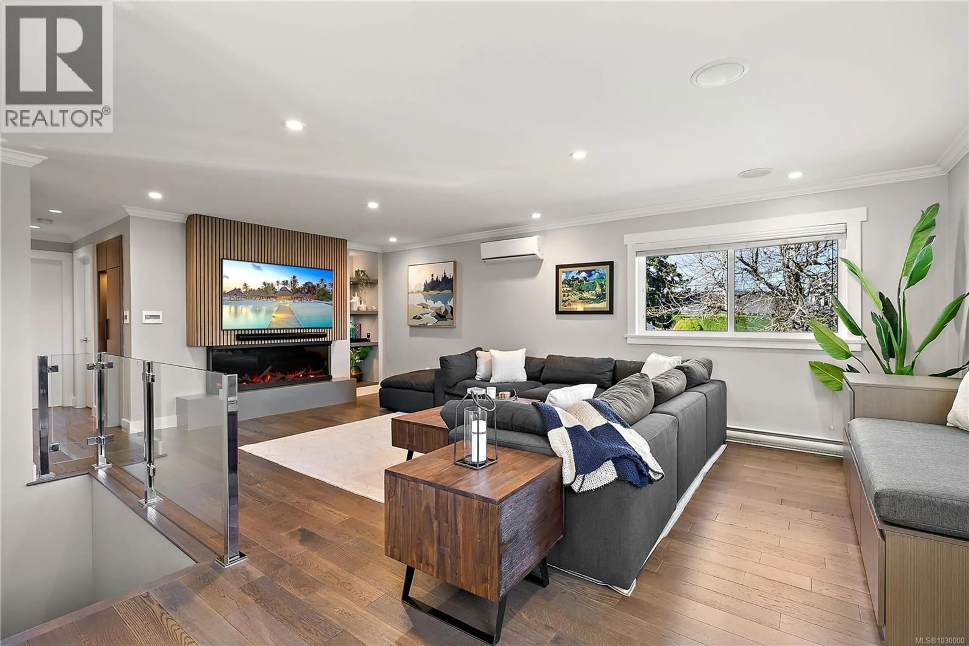 Living room with furniture, wood/laminate floor for 4190 INTERURBAN ROAD, Saanich British Columbia V8Z4X1