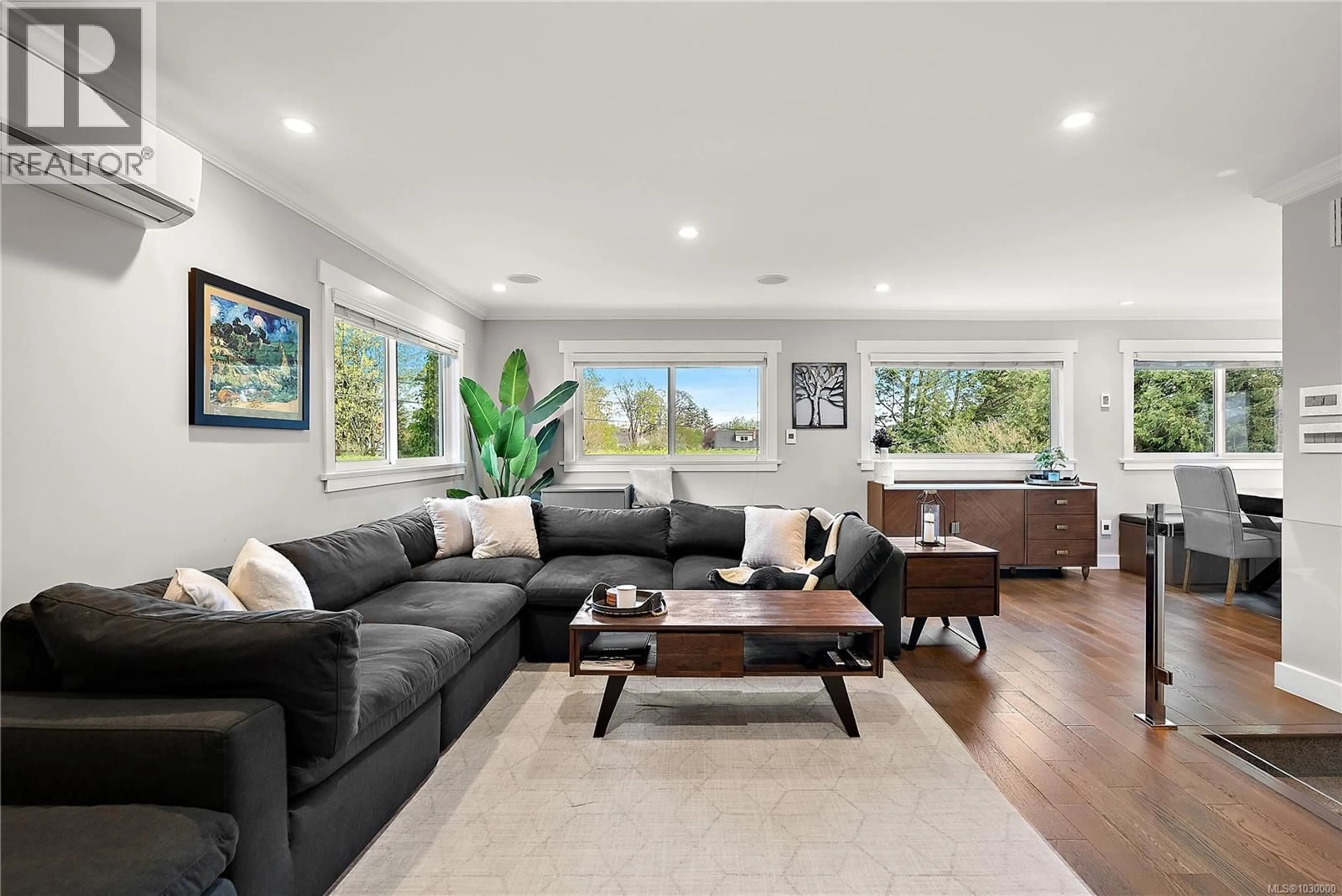 Living room with furniture, unknown for 4190 INTERURBAN ROAD, Saanich British Columbia V8Z4X1