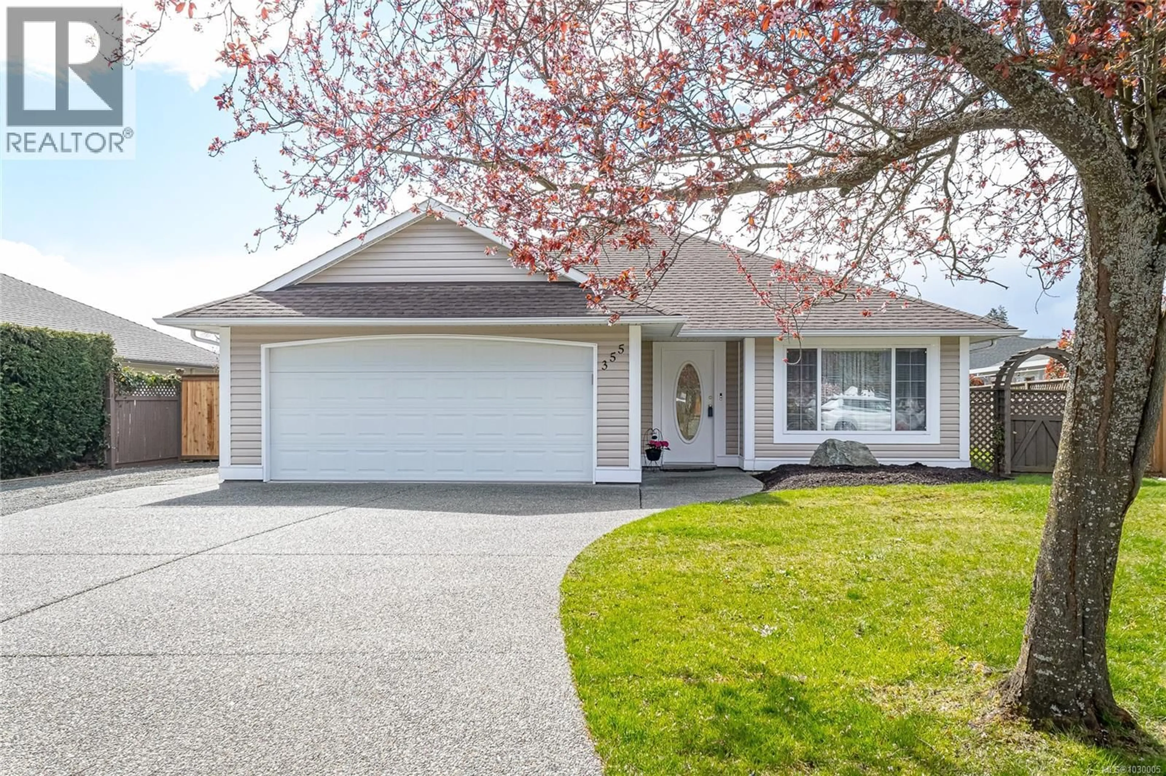 Home with vinyl exterior material, street for 355 CLARKSON PLACE, Parksville British Columbia V9P2V8