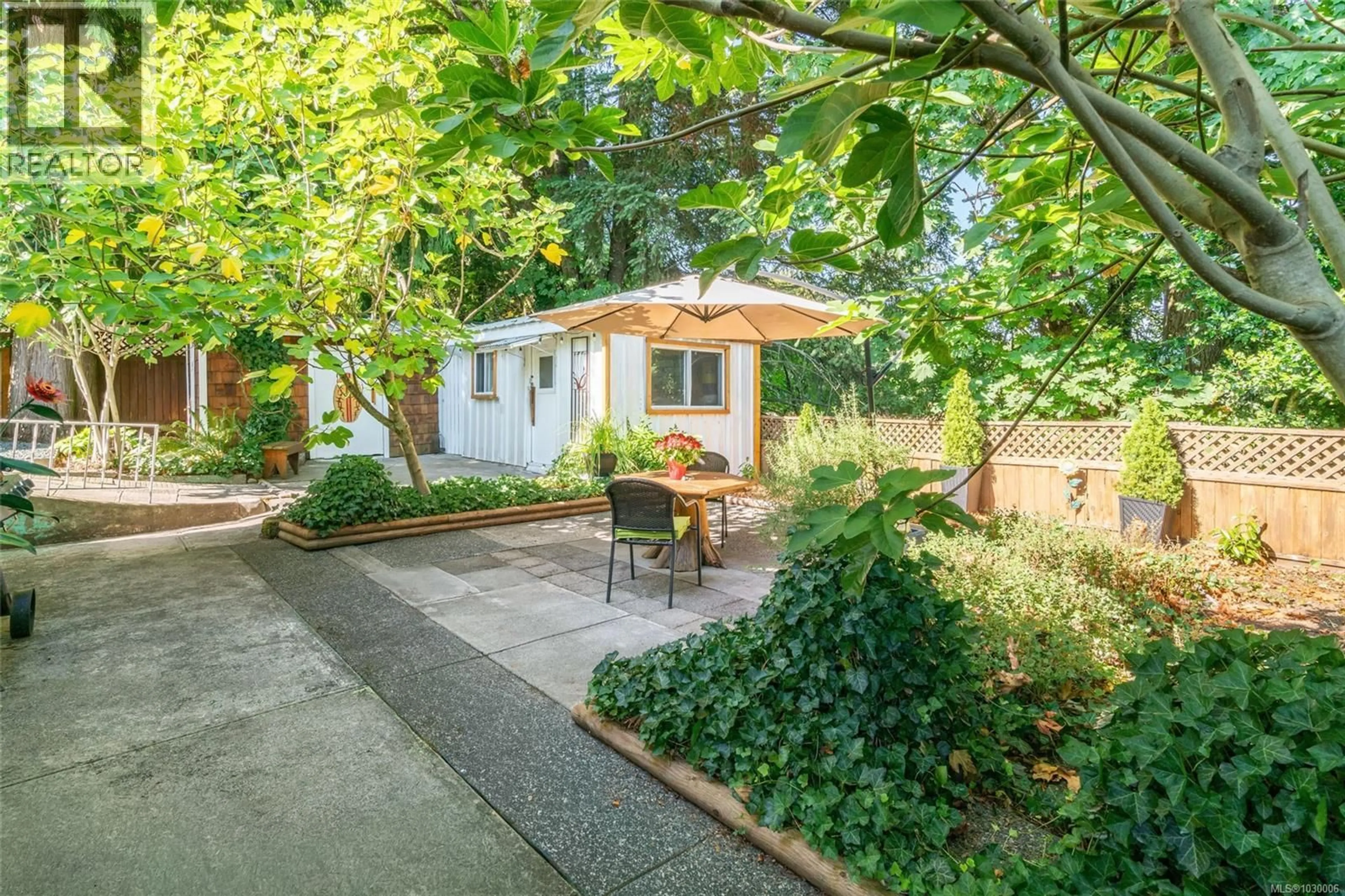 Patio, street for 76 - 971 DOUGLAS AVENUE, Nanaimo British Columbia V9R6C1