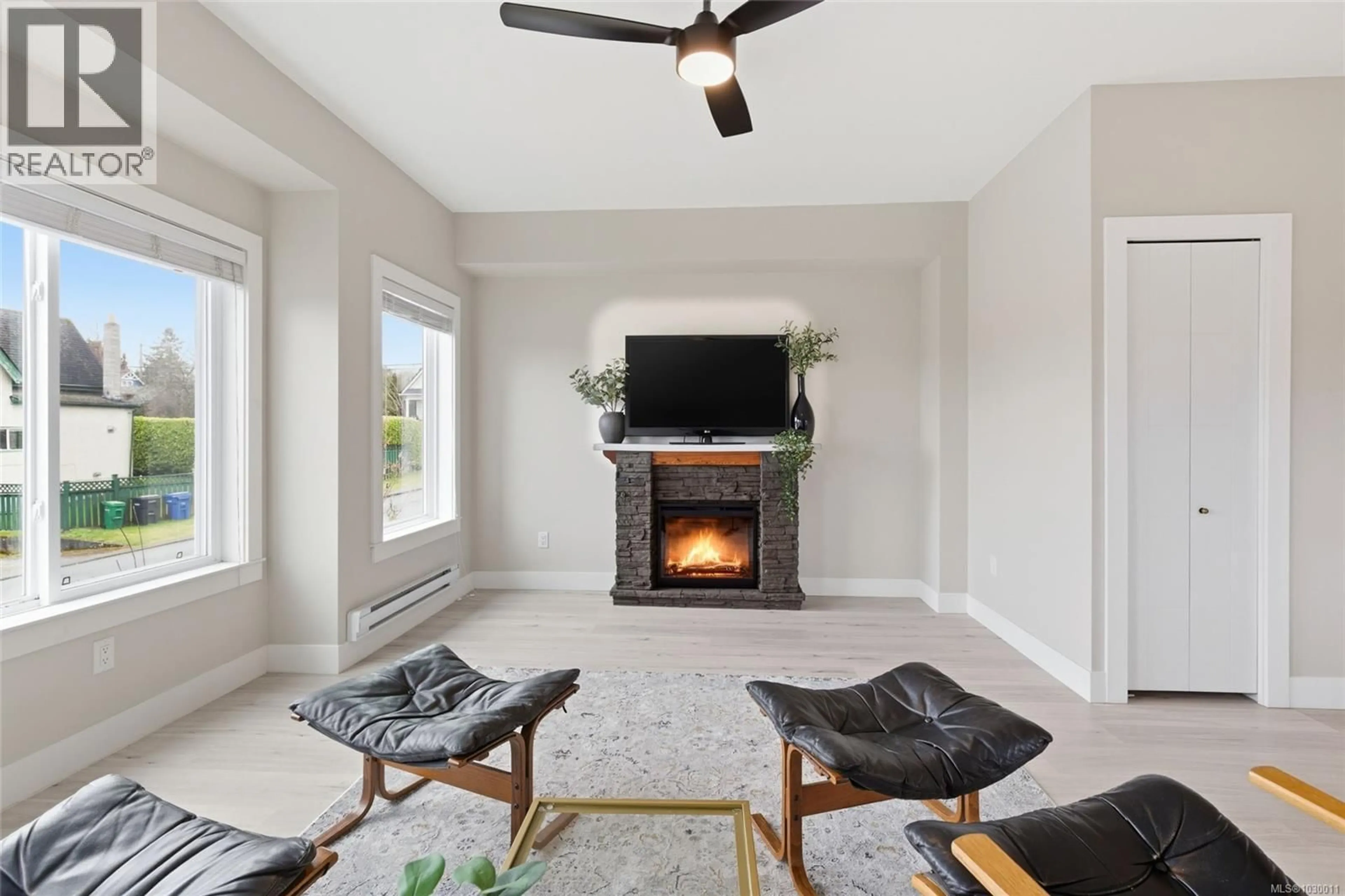 Living room with furniture, unknown for 100 - 253 VICTORIA ROAD, Nanaimo British Columbia V9R4P8