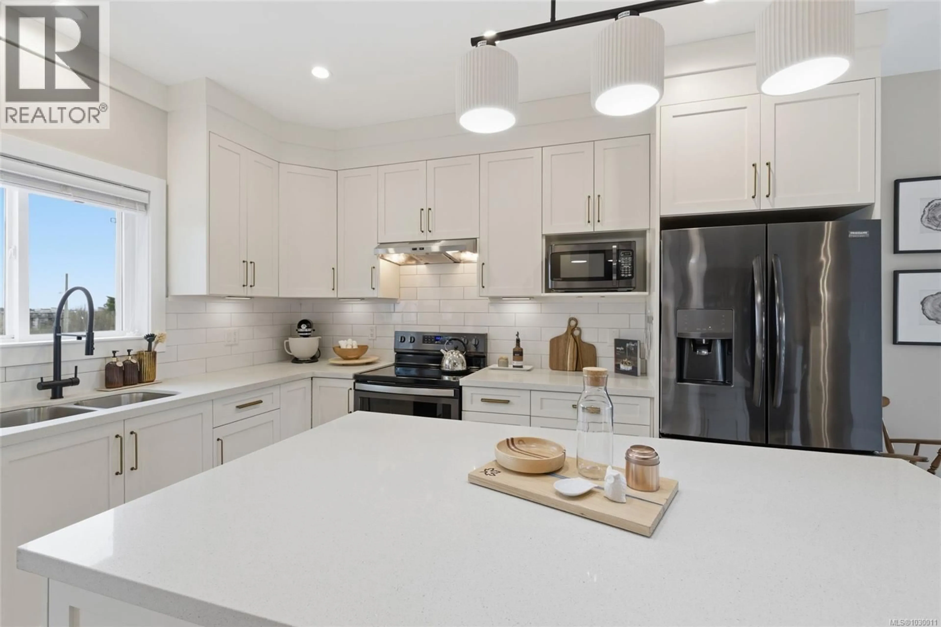 Open concept kitchen, ceramic/tile floor for 100 - 253 VICTORIA ROAD, Nanaimo British Columbia V9R4P8