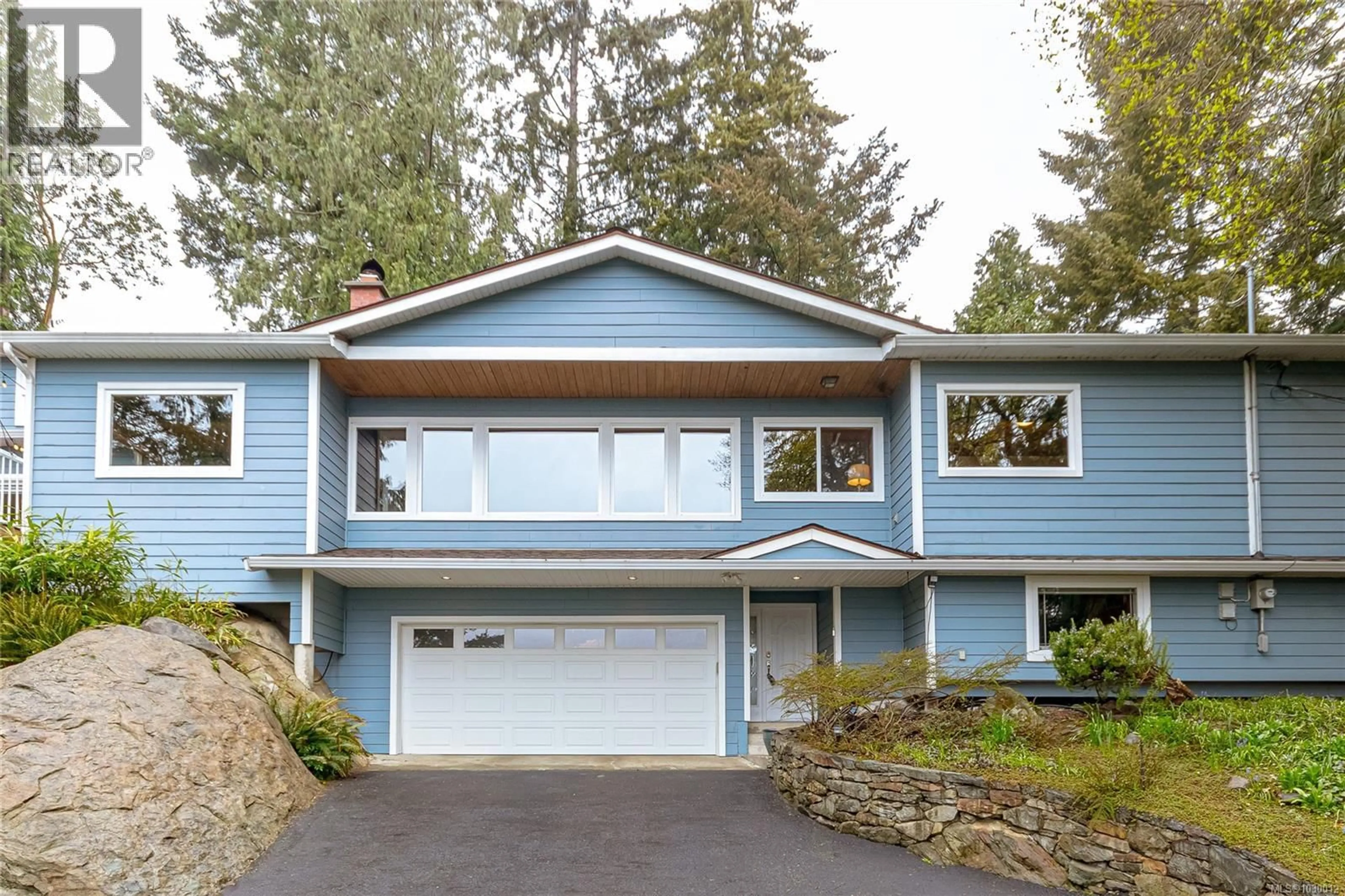 Home with vinyl exterior material, street for 10930 FERNIE WYND ROAD, North Saanich British Columbia V8L5H8