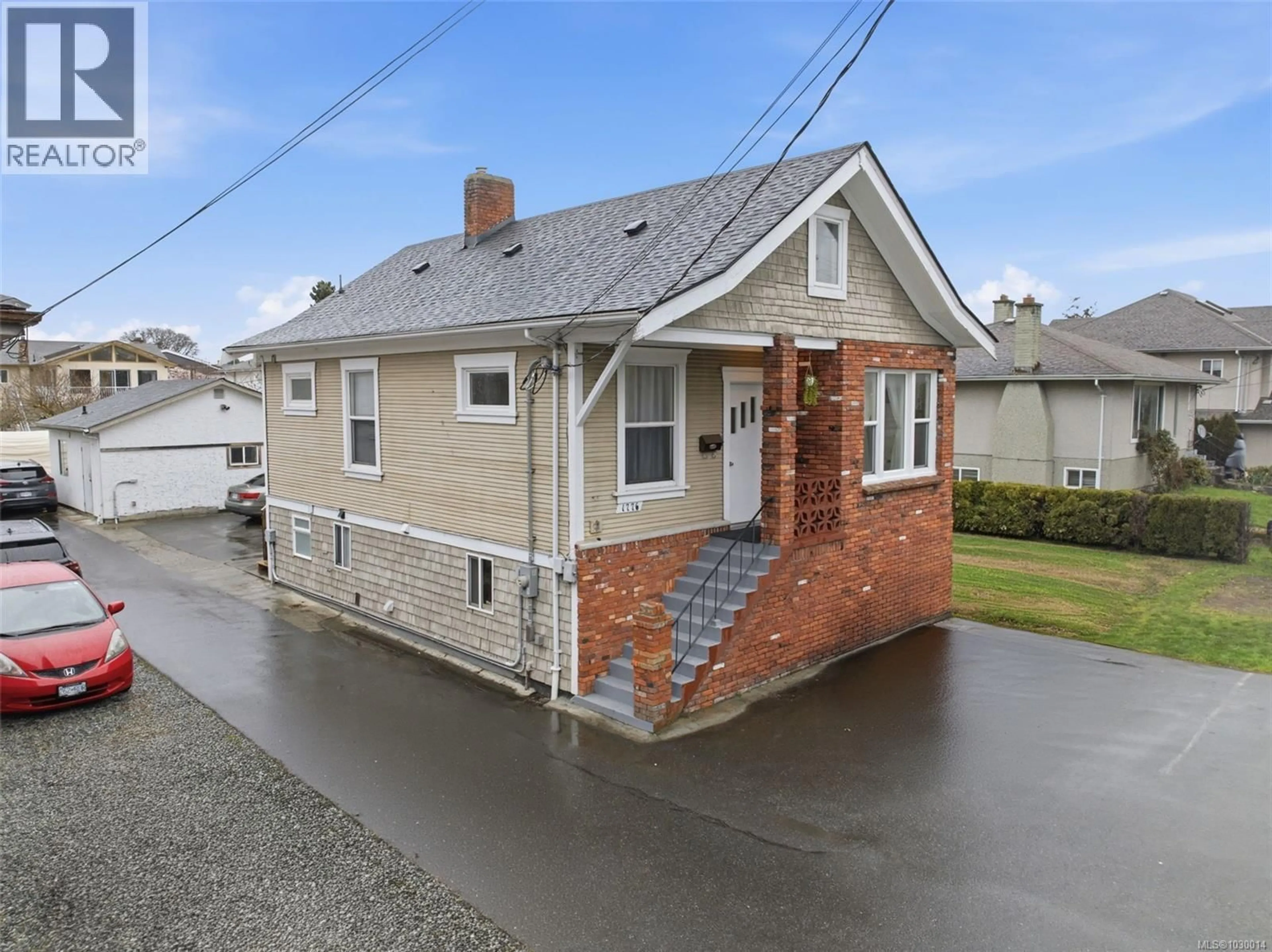 A pic from outside/outdoor area/front of a property/back of a property/a pic from drone, street for 1776 MCKENZIE AVENUE, Saanich British Columbia V8N1A7