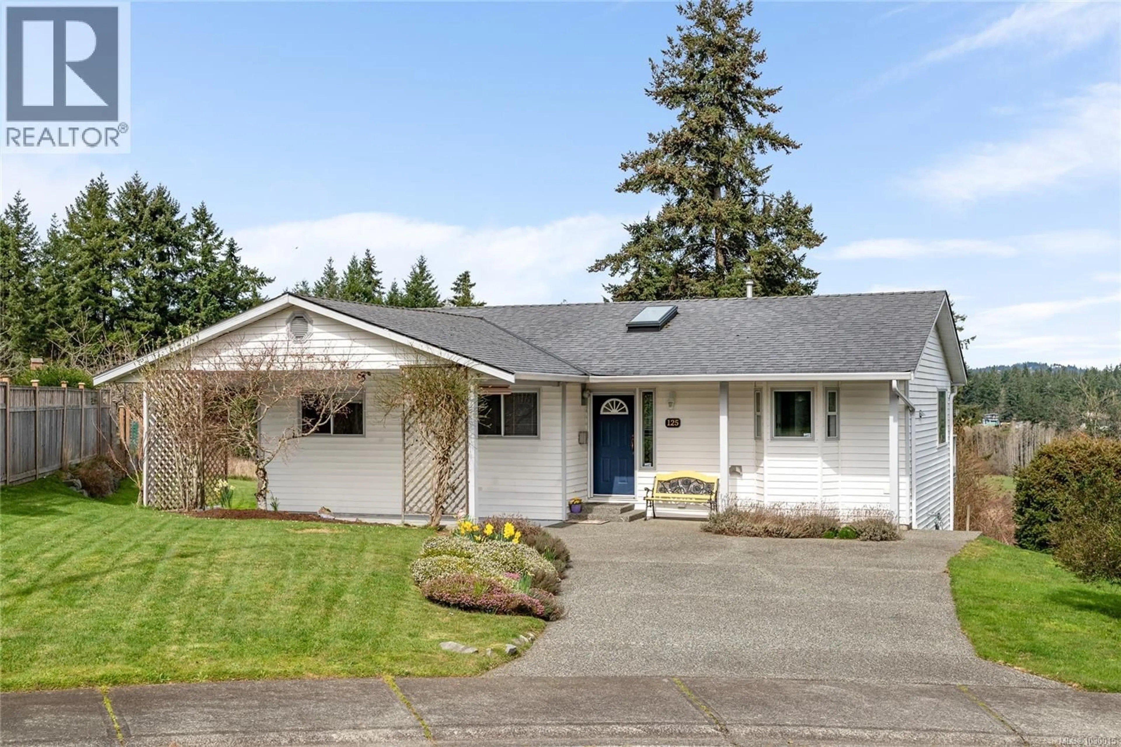 Home with vinyl exterior material, street for 125 SYLVAN PLACE, Nanaimo British Columbia V9R6S1