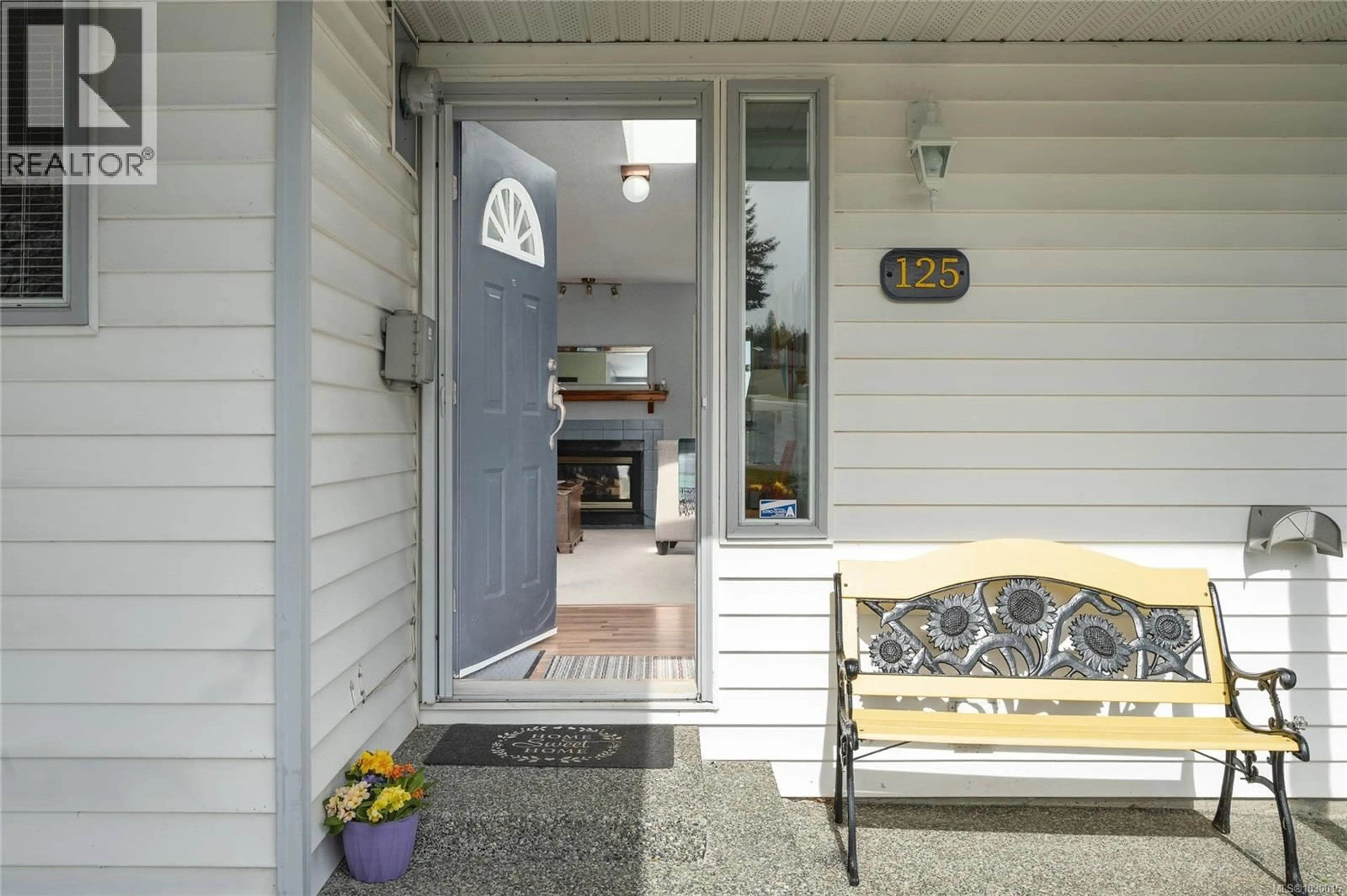 Indoor entryway for 125 SYLVAN PLACE, Nanaimo British Columbia V9R6S1