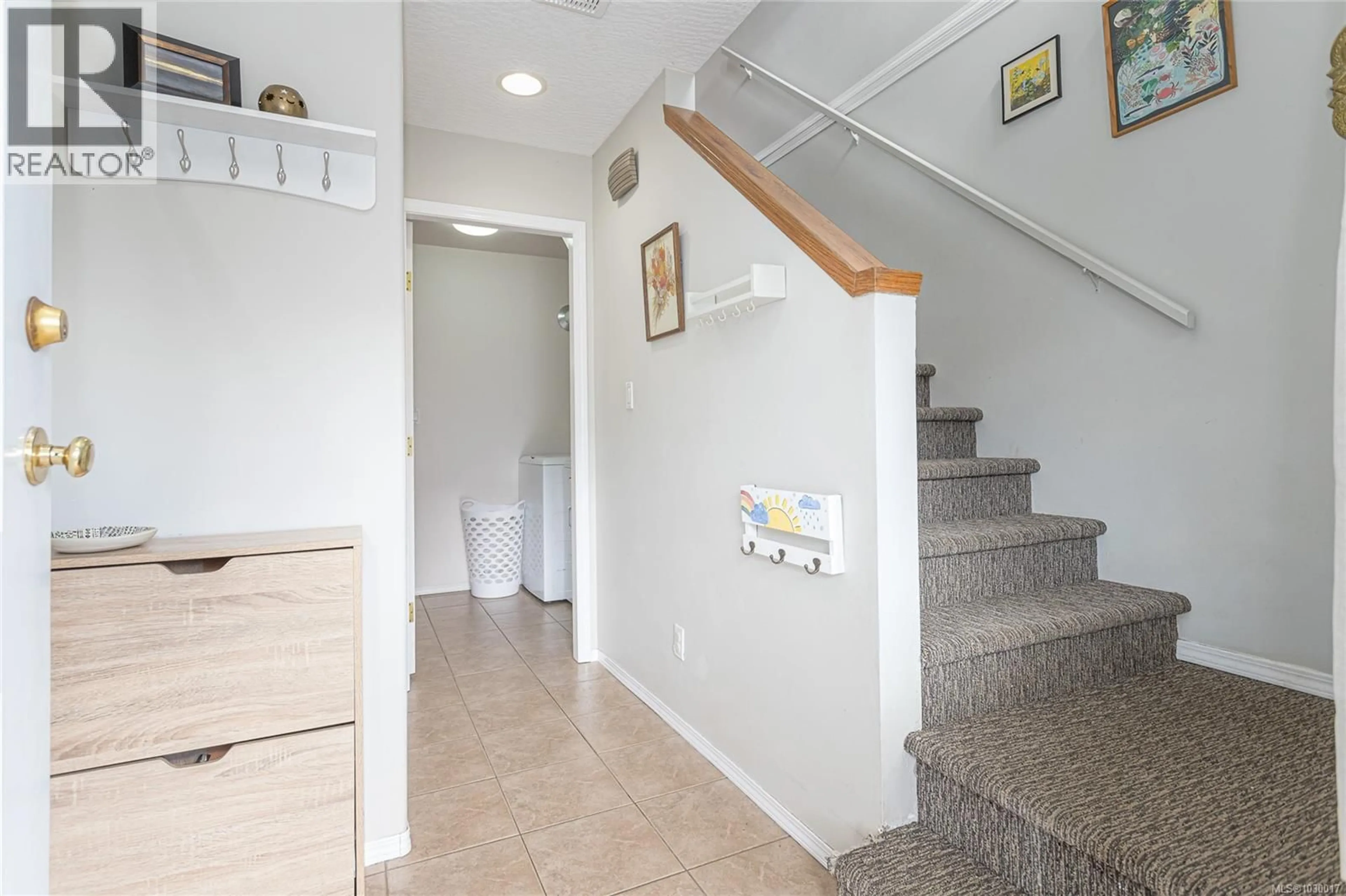 Indoor entryway for 6119 WESTRIDGE ROAD, Duncan British Columbia V9L6K8