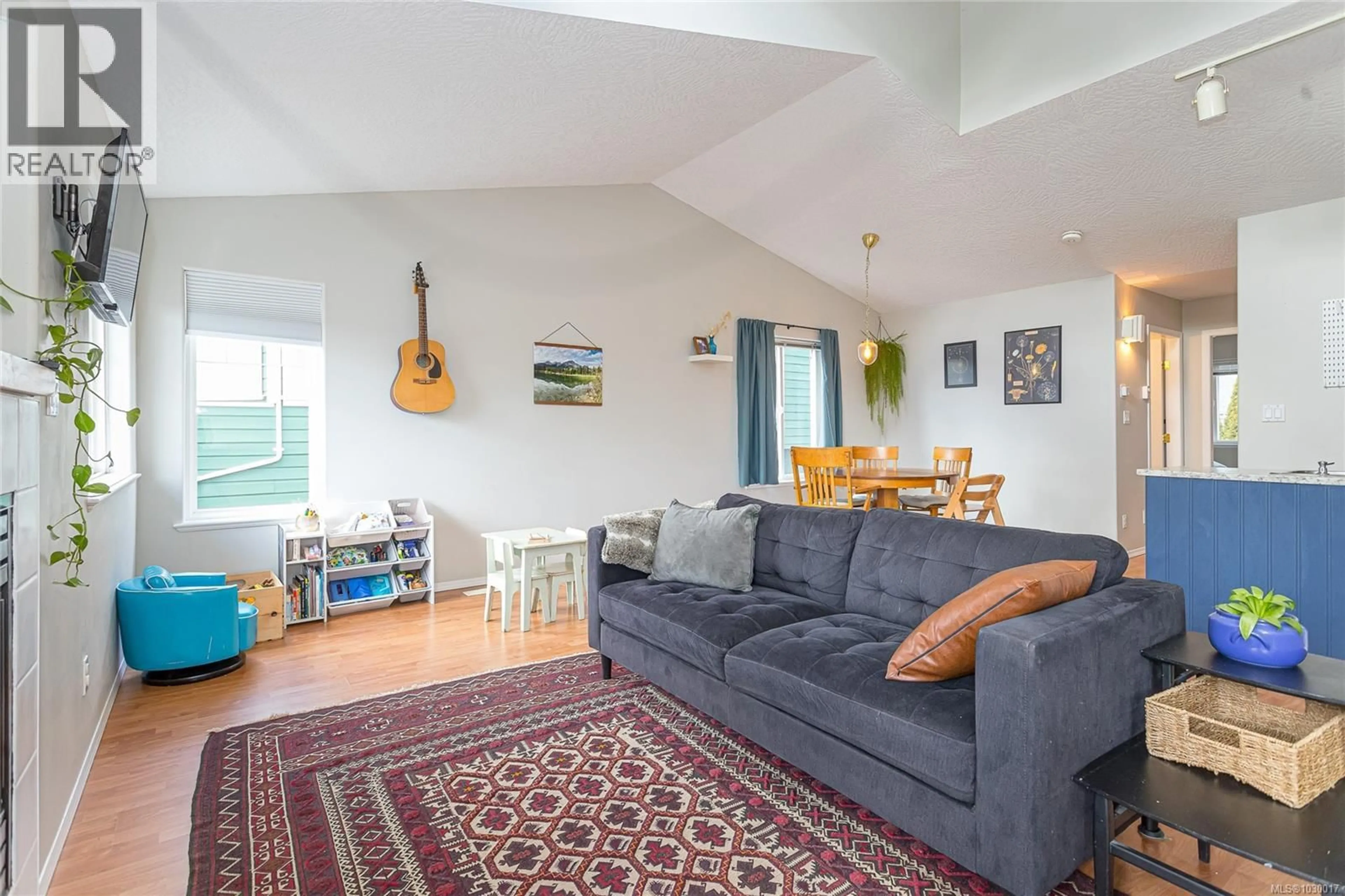 Living room with furniture, unknown for 6119 WESTRIDGE ROAD, Duncan British Columbia V9L6K8