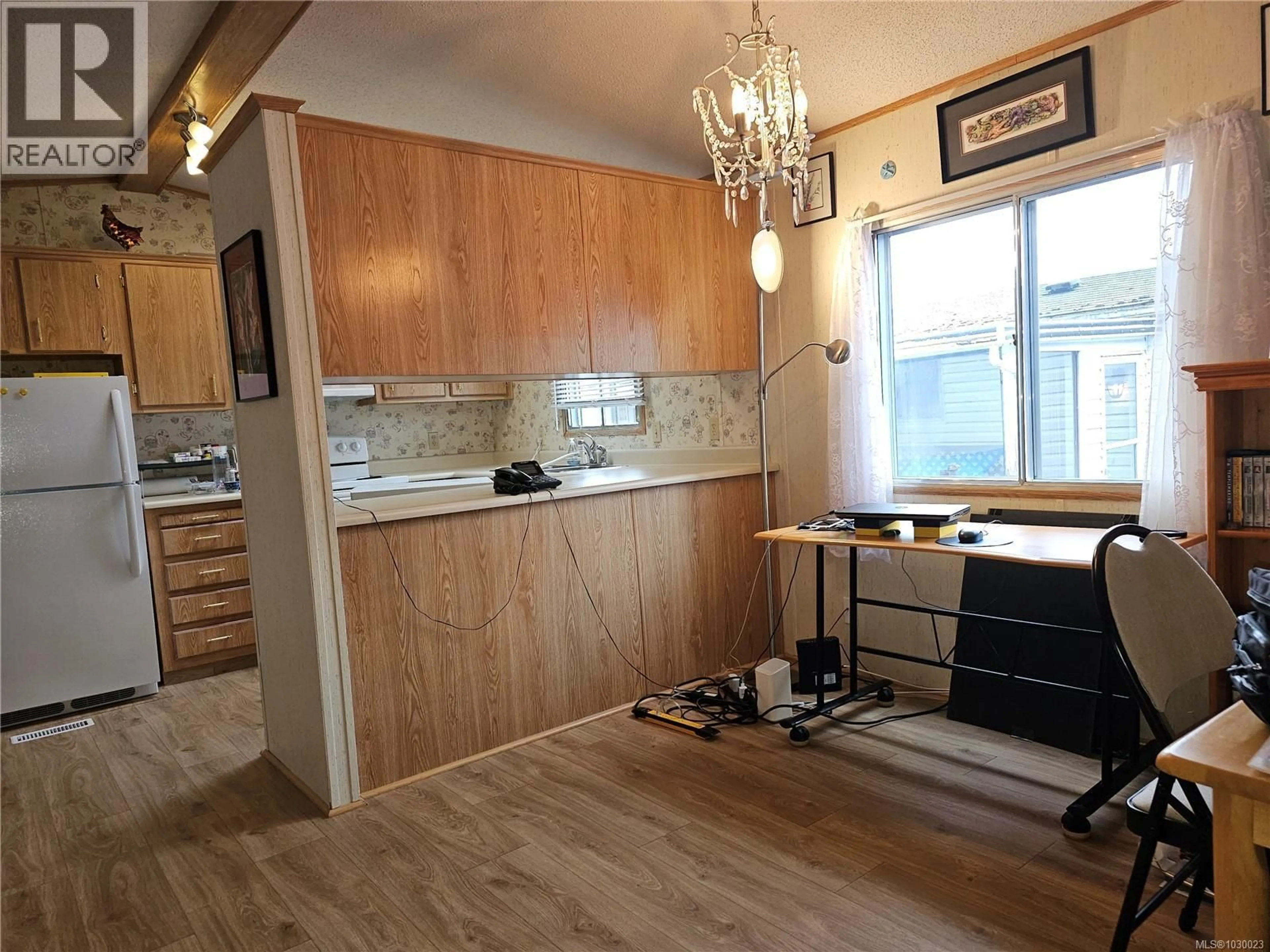 Standard kitchen, wood/laminate floor for 108 - 17 CHIEF ROBERT SAM LANE, View Royal British Columbia V9A4K2