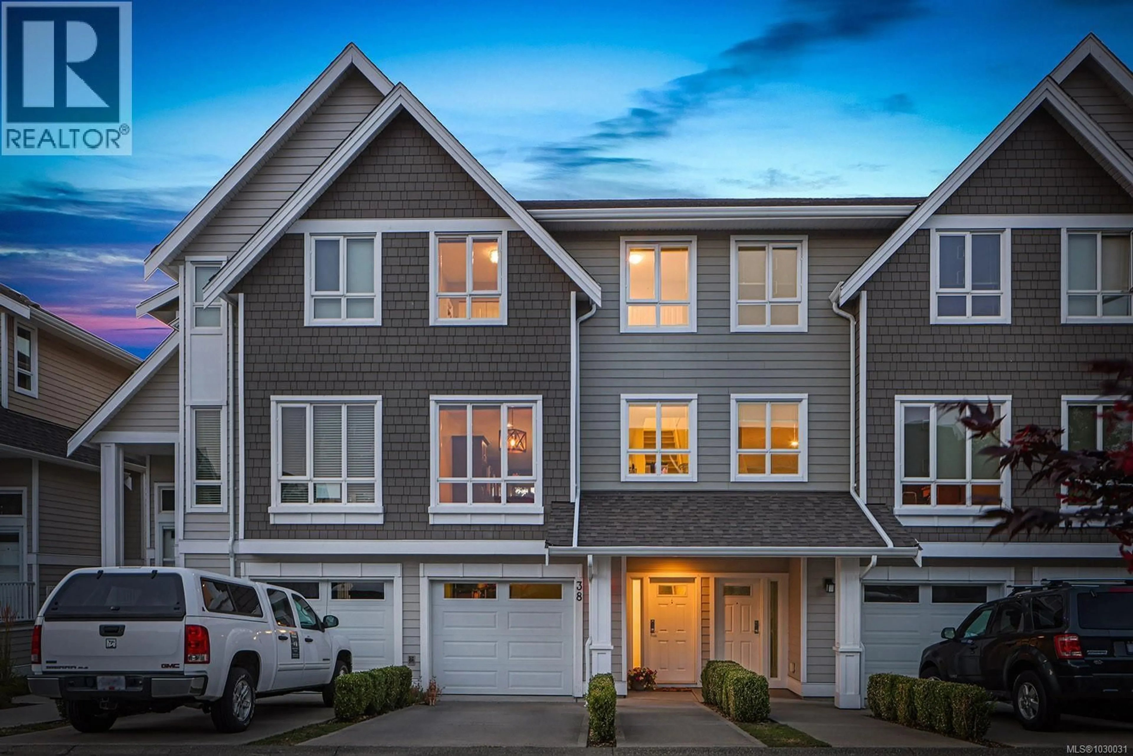 Home with vinyl exterior material, street for 38 - 700 LANCASTER WAY, Comox British Columbia V9M0B6