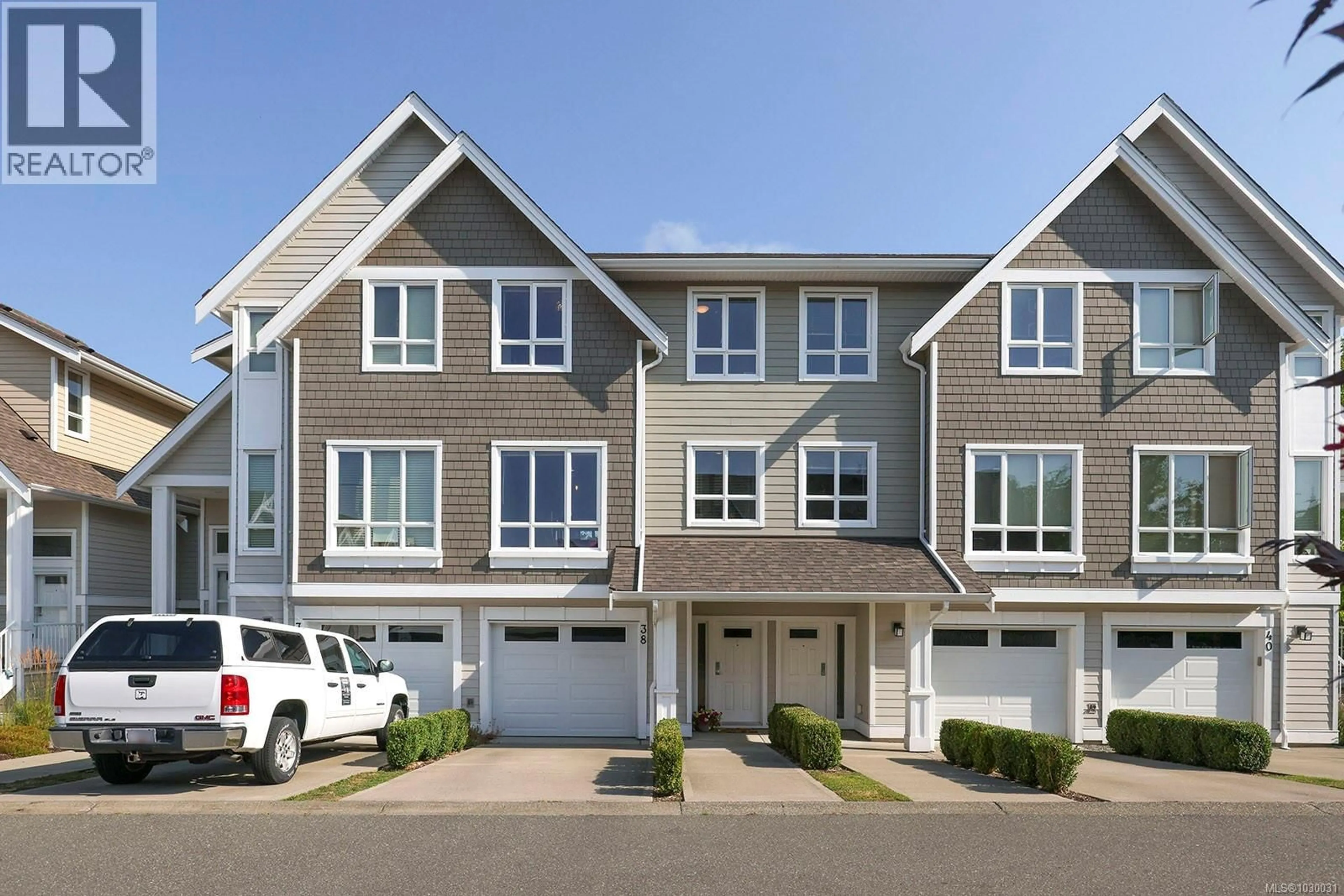 Home with vinyl exterior material, street for 38 - 700 LANCASTER WAY, Comox British Columbia V9M0B6