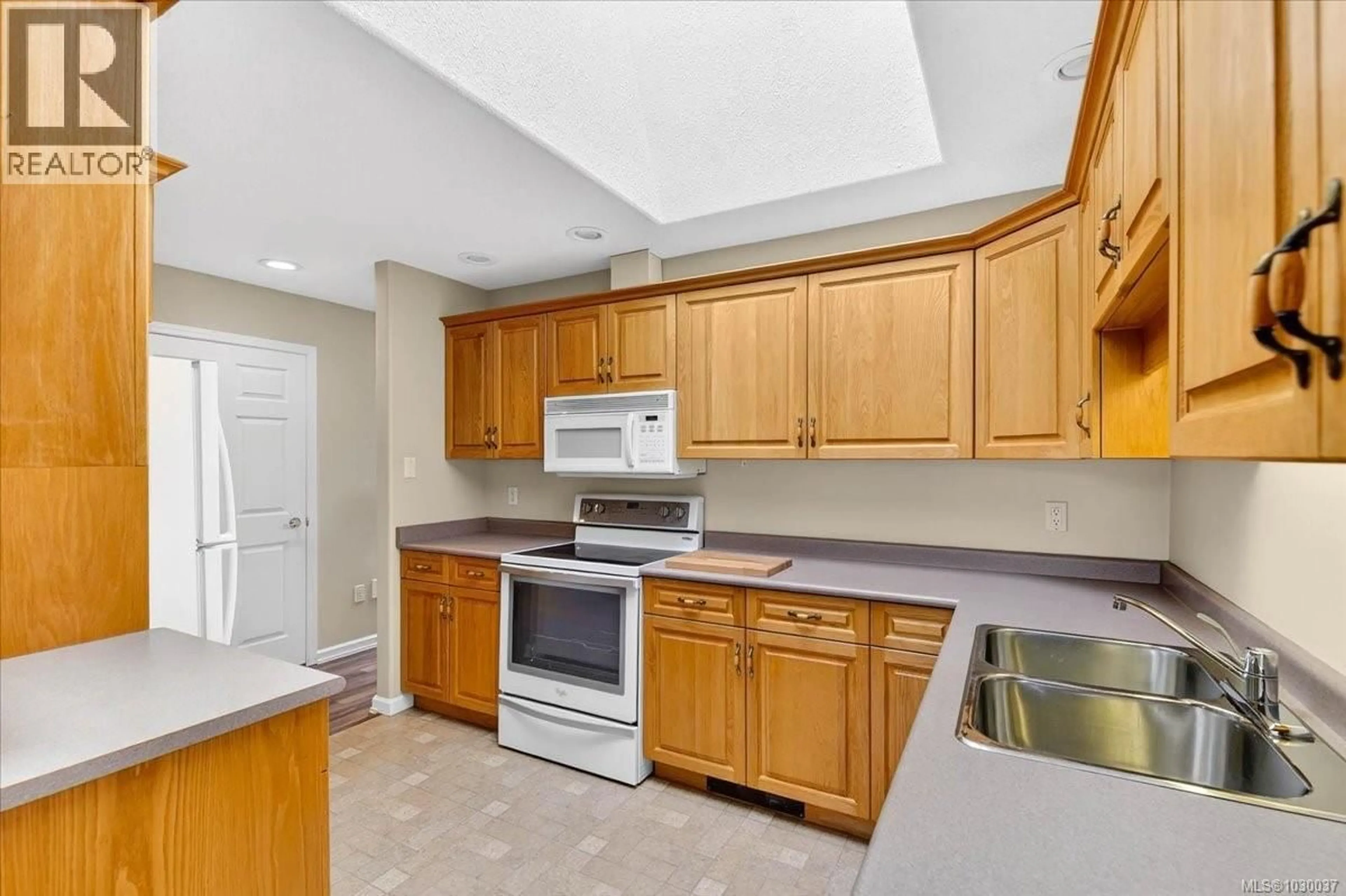 Standard kitchen, ceramic/tile floor for 3515 HUFF DRIVE, Port Alberni British Columbia V9Y8H6