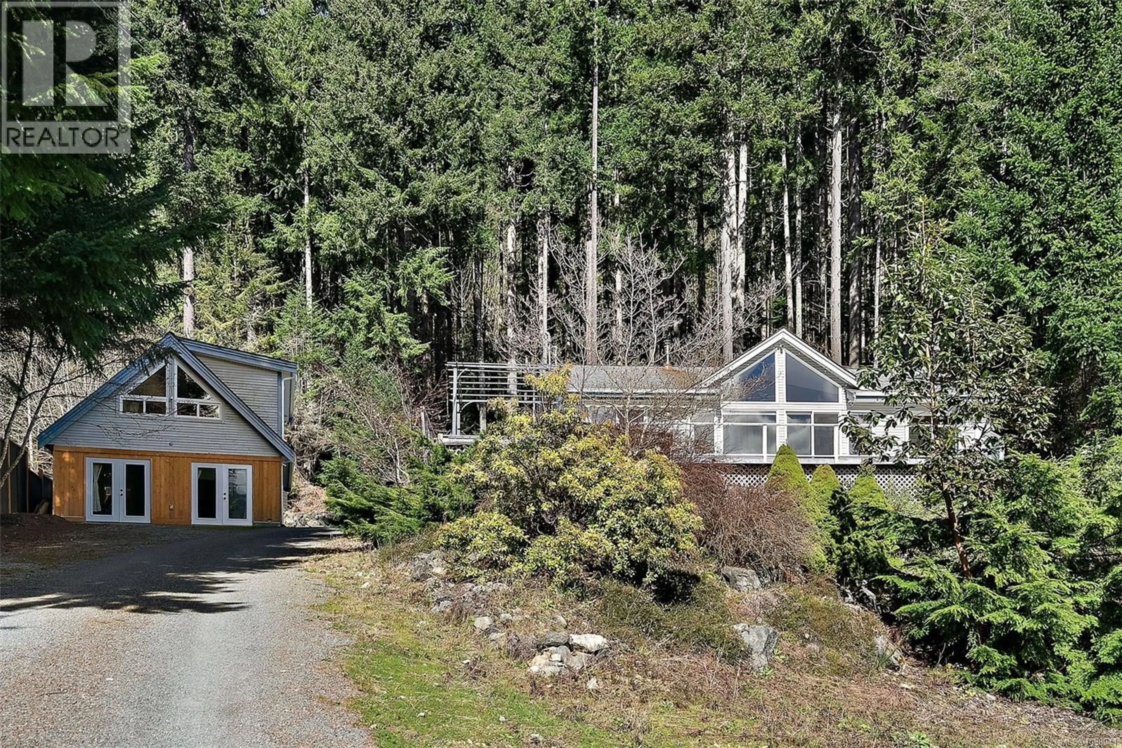 A pic from outside/outdoor area/front of a property/back of a property/a pic from drone, unknown for 9709 YOUBOU ROAD, Youbou British Columbia V0R3E1