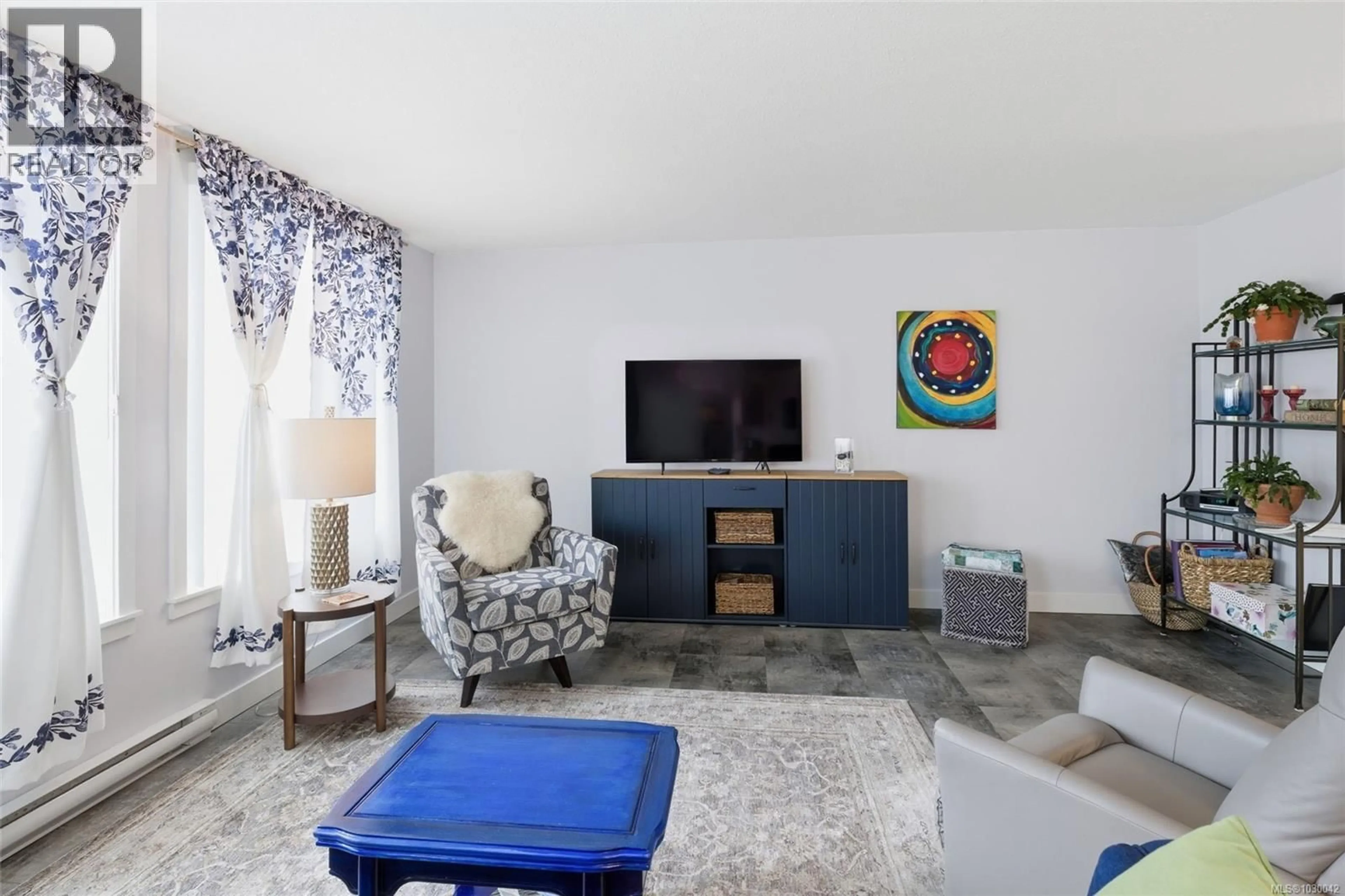 Living room with furniture, unknown for 302 - 220 TOWNSITE ROAD, Nanaimo British Columbia V9S5K1