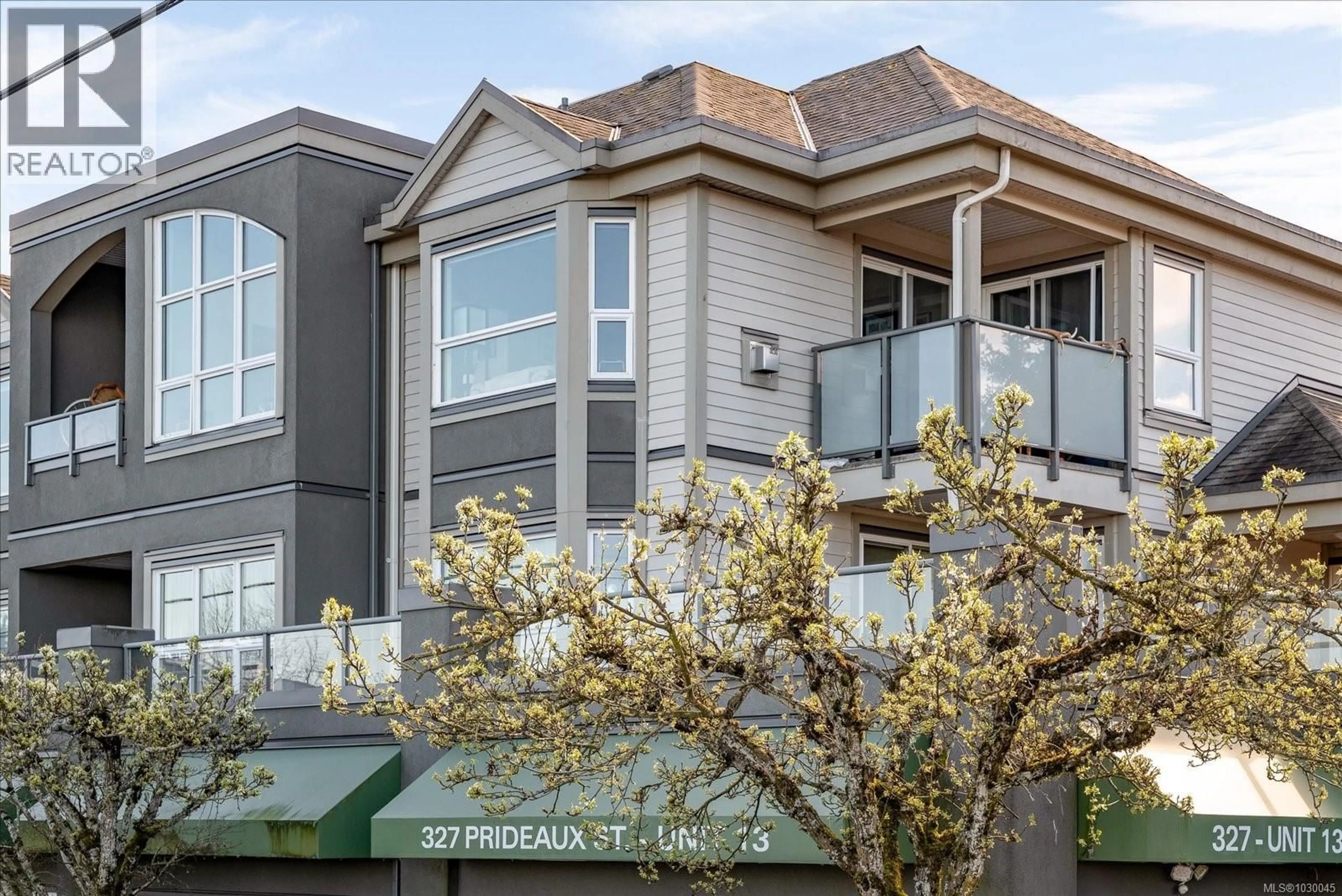 Home with vinyl exterior material, street for 304 - 327 PRIDEAUX STREET, Nanaimo British Columbia V9R2N4