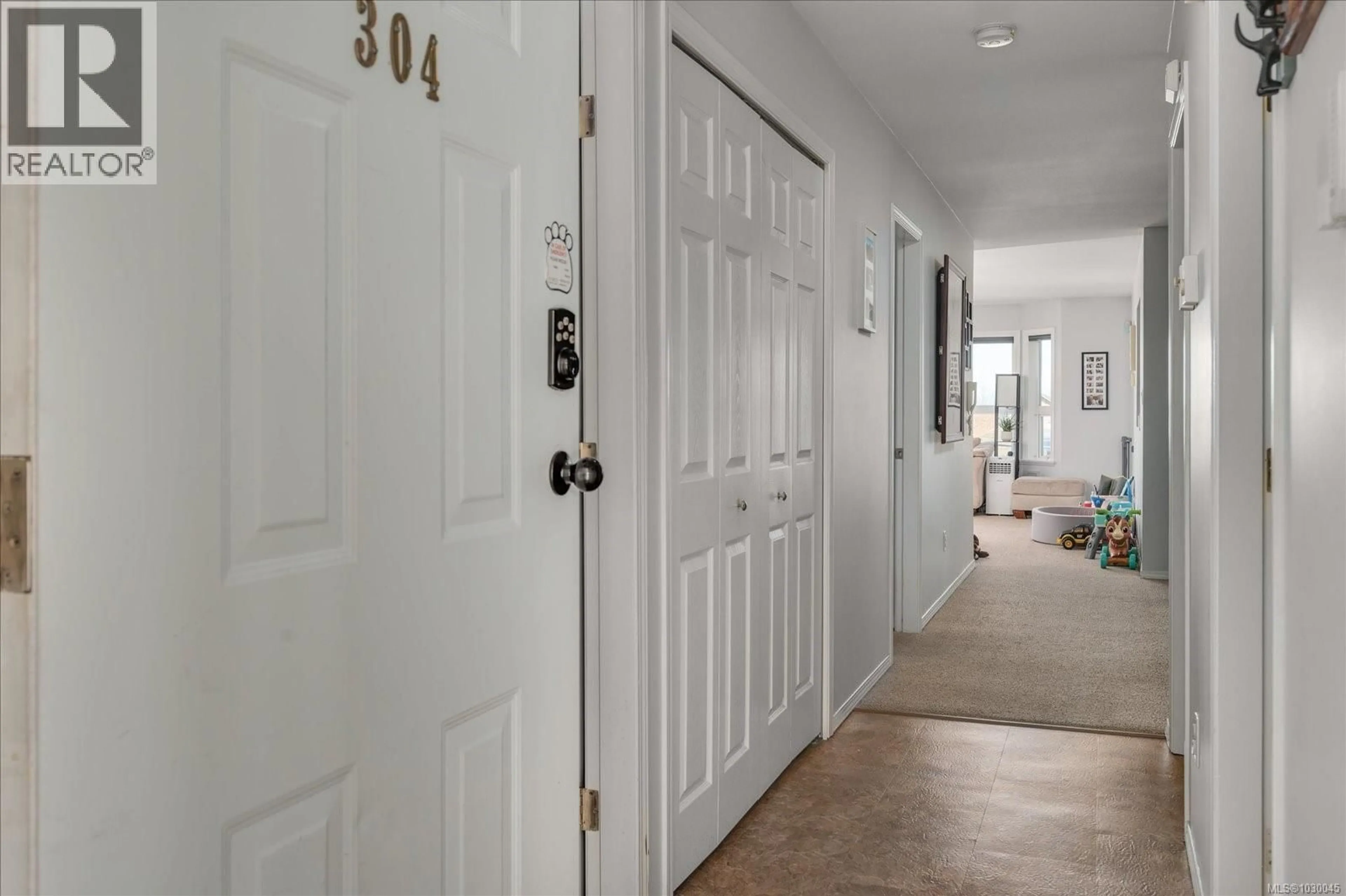 Indoor entryway for 304 - 327 PRIDEAUX STREET, Nanaimo British Columbia V9R2N4