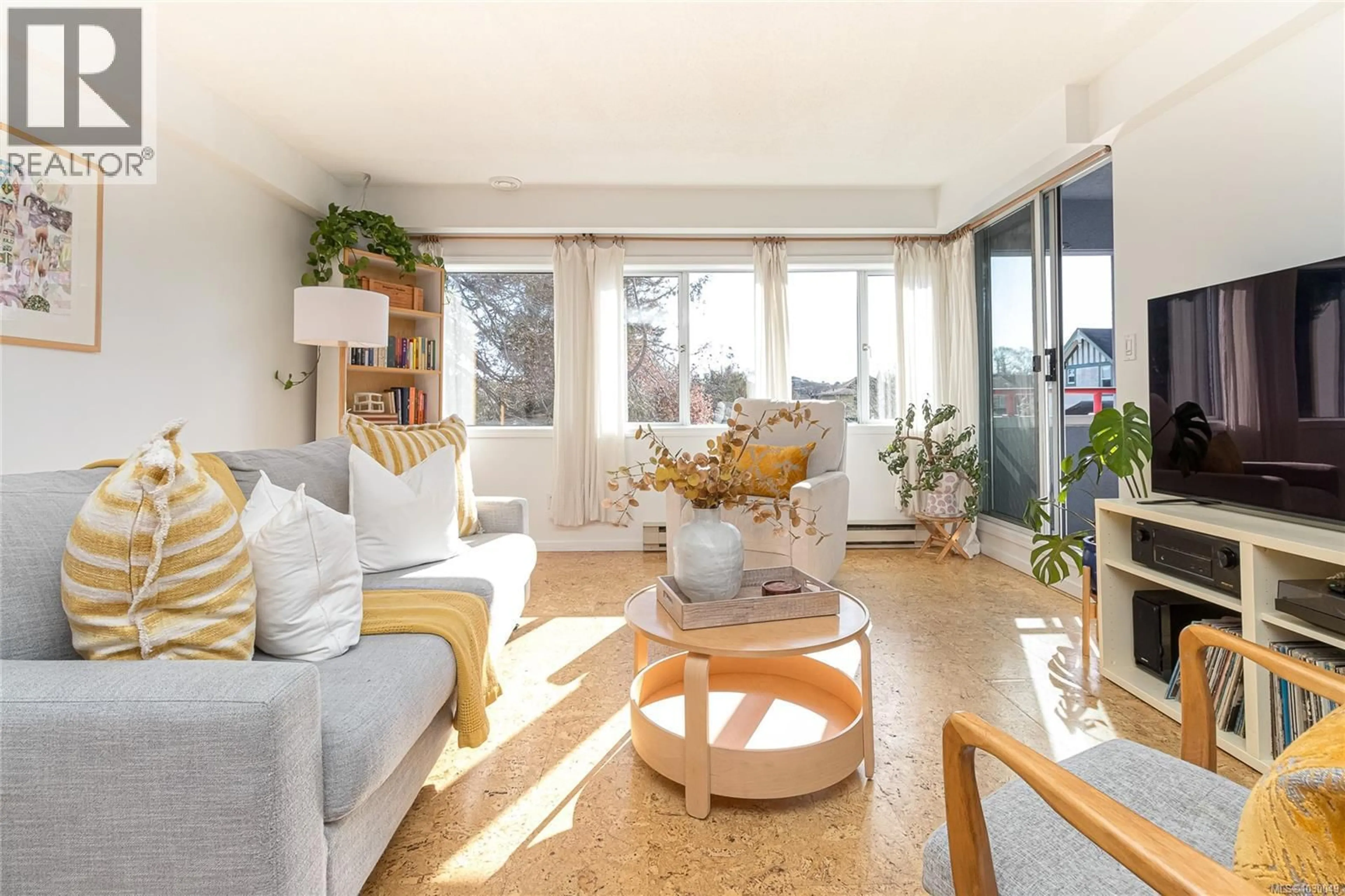 Living room with furniture, wood/laminate floor for 5 - 313 COOK STREET, Victoria British Columbia V8V3X5