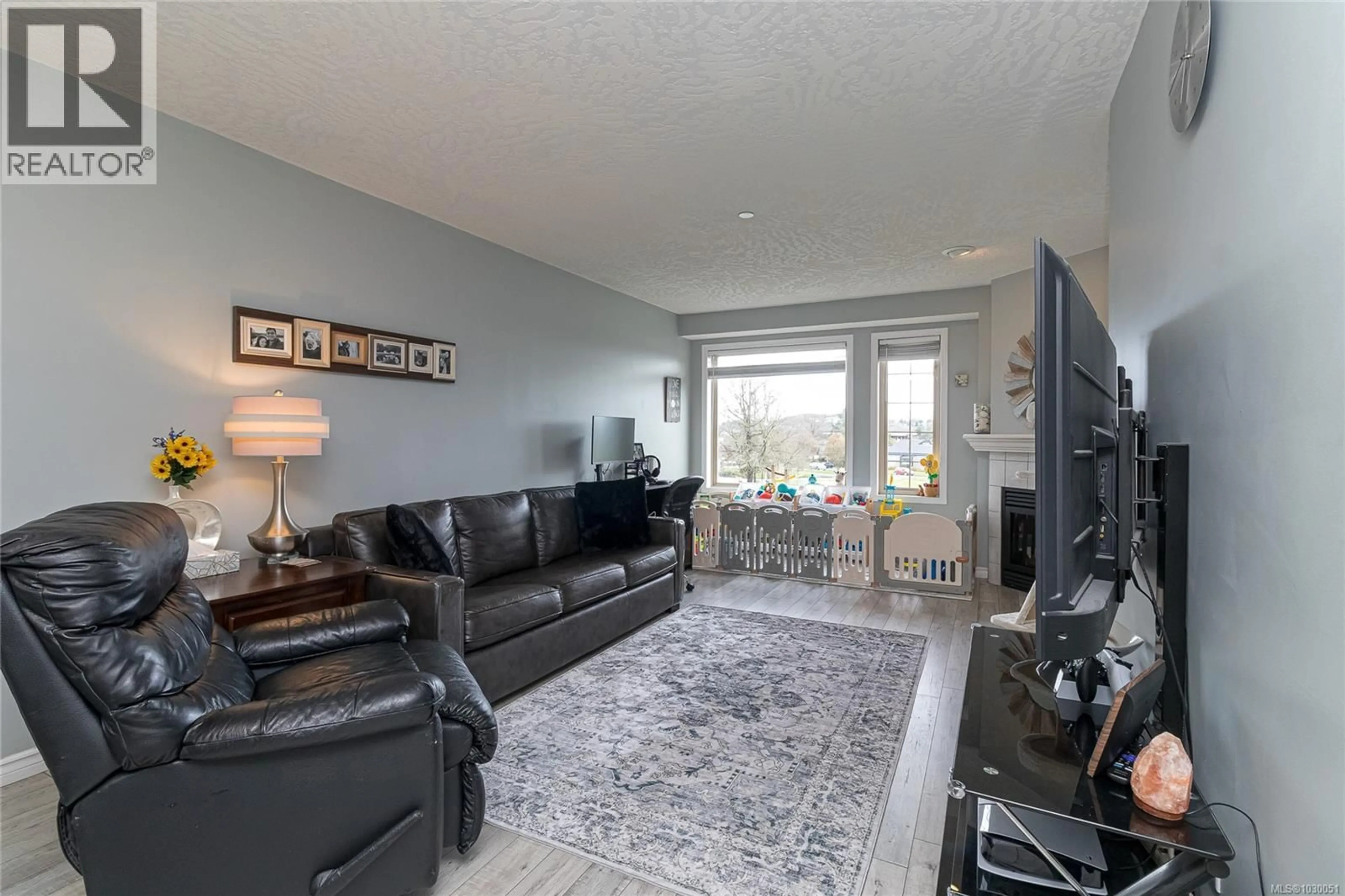 Living room with furniture, unknown for 306 - 3700 CAREY ROAD, Saanich British Columbia V8Z4C2