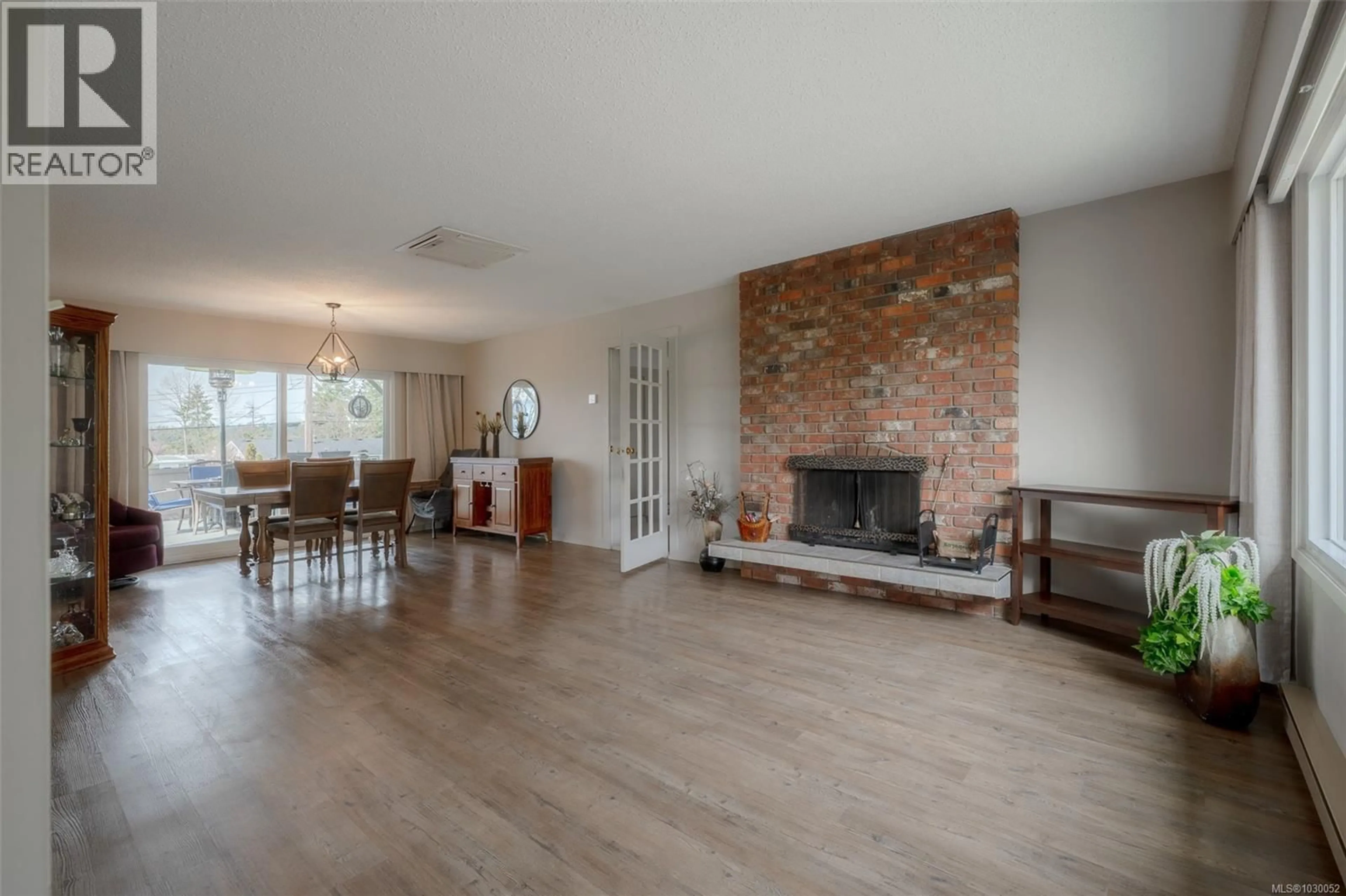 Living room with furniture, wood/laminate floor for 5398 CHERRY CREEK ROAD, Port Alberni British Columbia V9Y6Y9