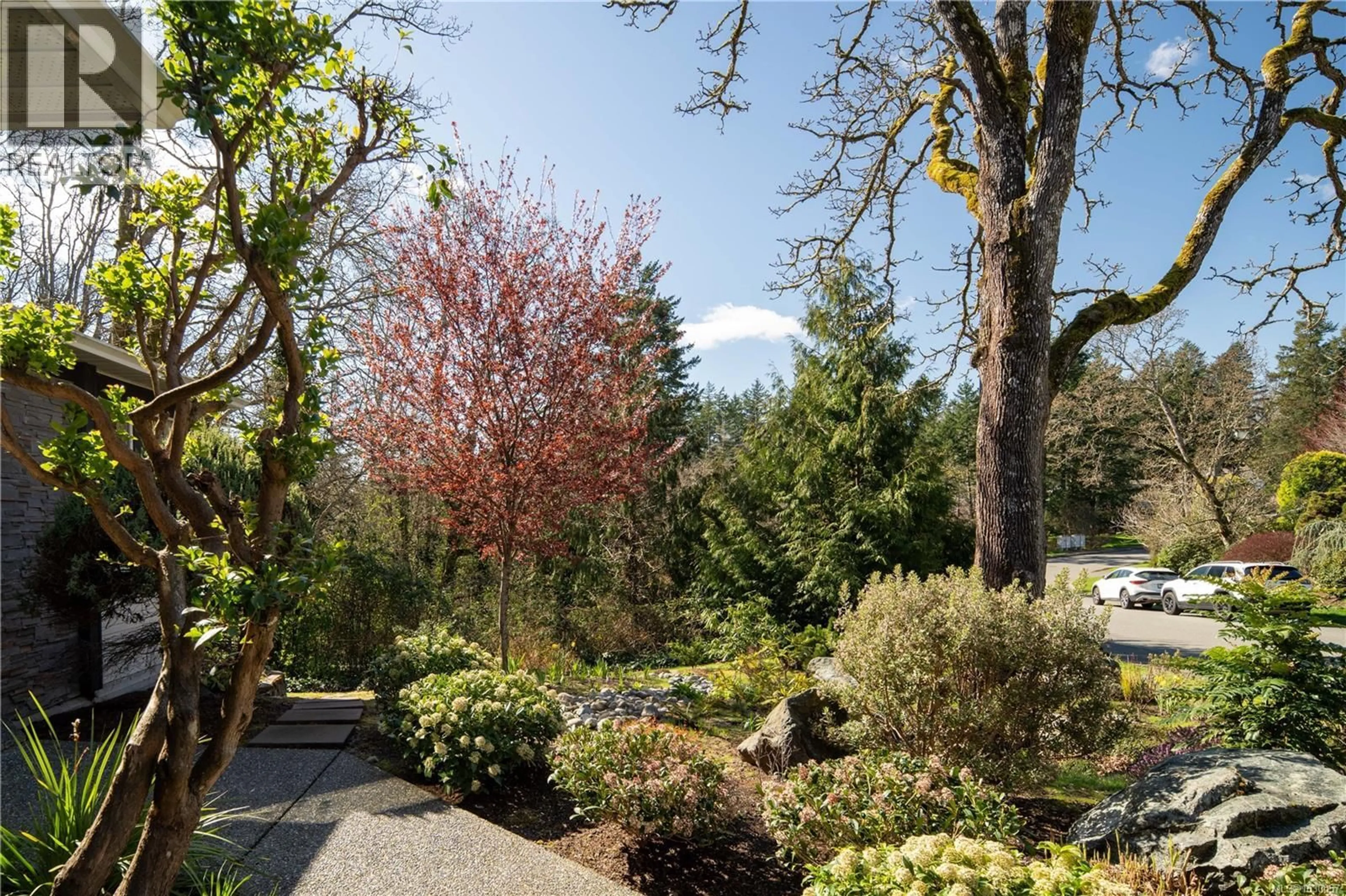 Patio, unknown for 1045 VALEWOOD TRAIL, Saanich British Columbia V8X5G7