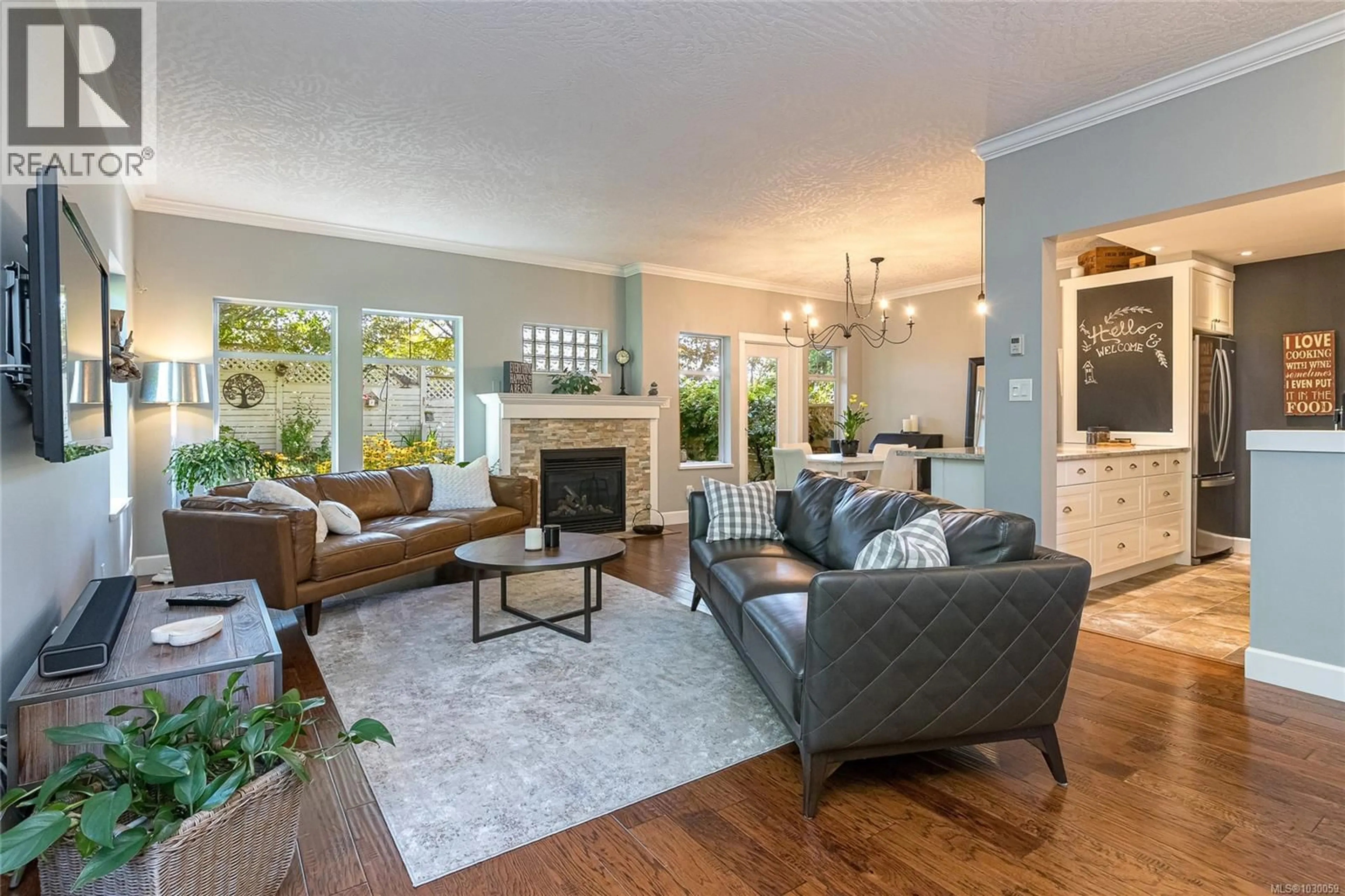 Living room with furniture, unknown for 111 - 1110 WILLOW STREET, Saanich British Columbia V8X3K2