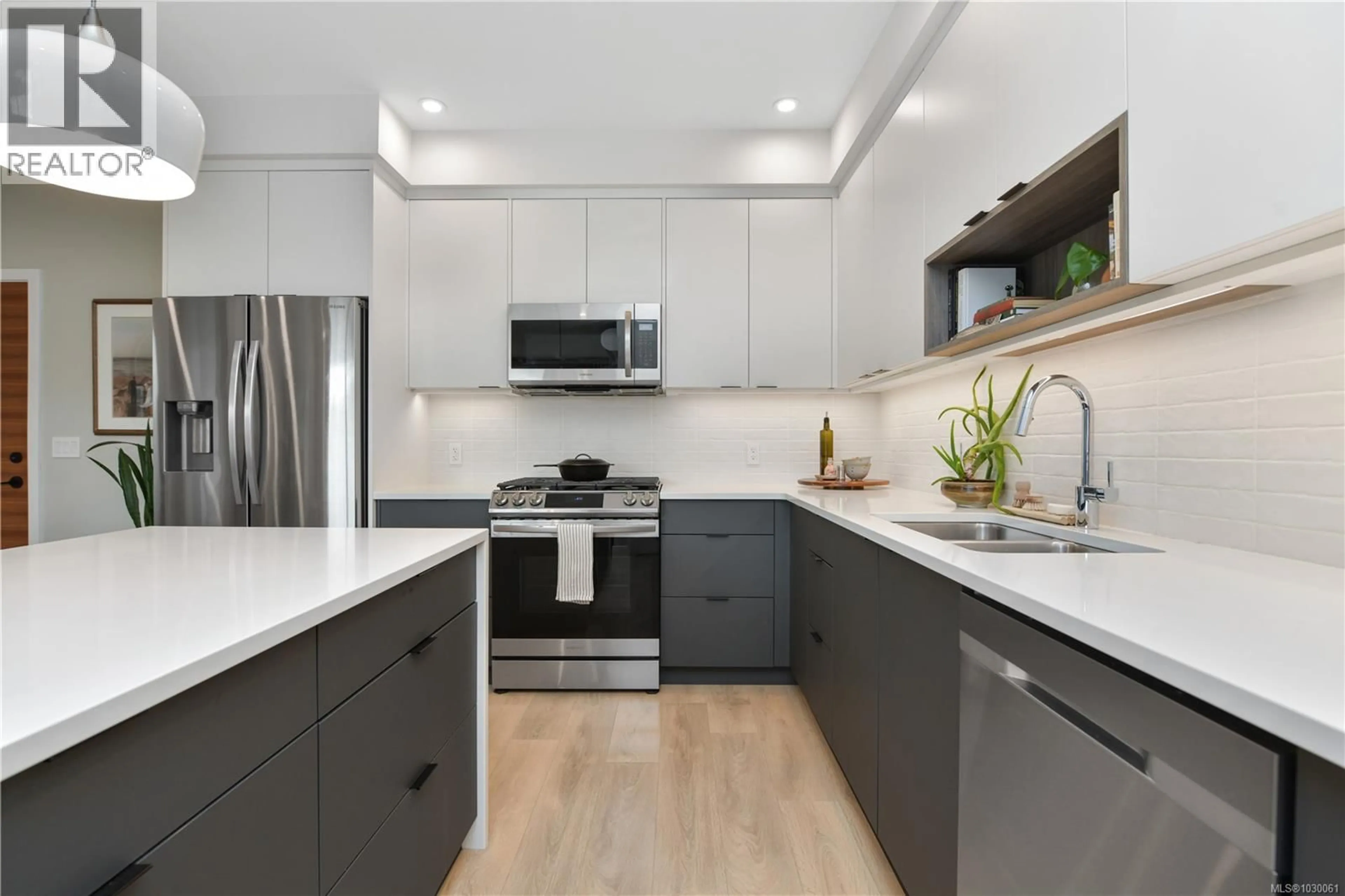 Contemporary kitchen, ceramic/tile floor for 510 - 967 WHIRLAWAY CRESCENT, Langford British Columbia V9B0Y1
