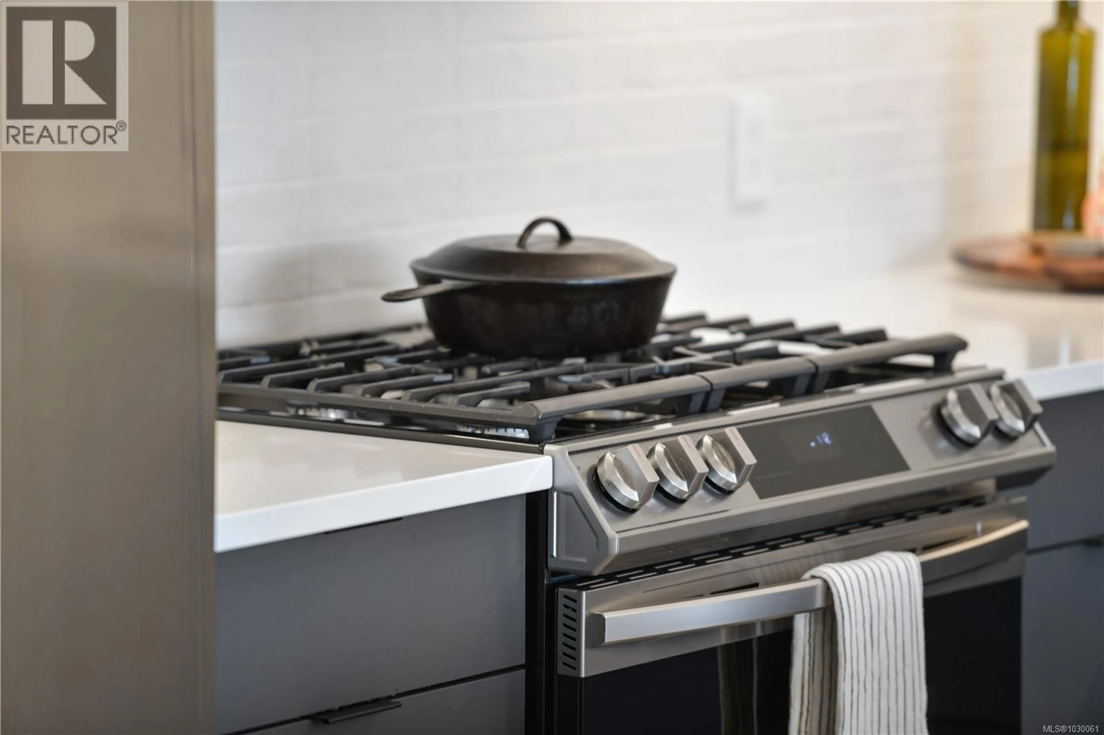 Contemporary kitchen, ceramic/tile floor for 510 - 967 WHIRLAWAY CRESCENT, Langford British Columbia V9B0Y1