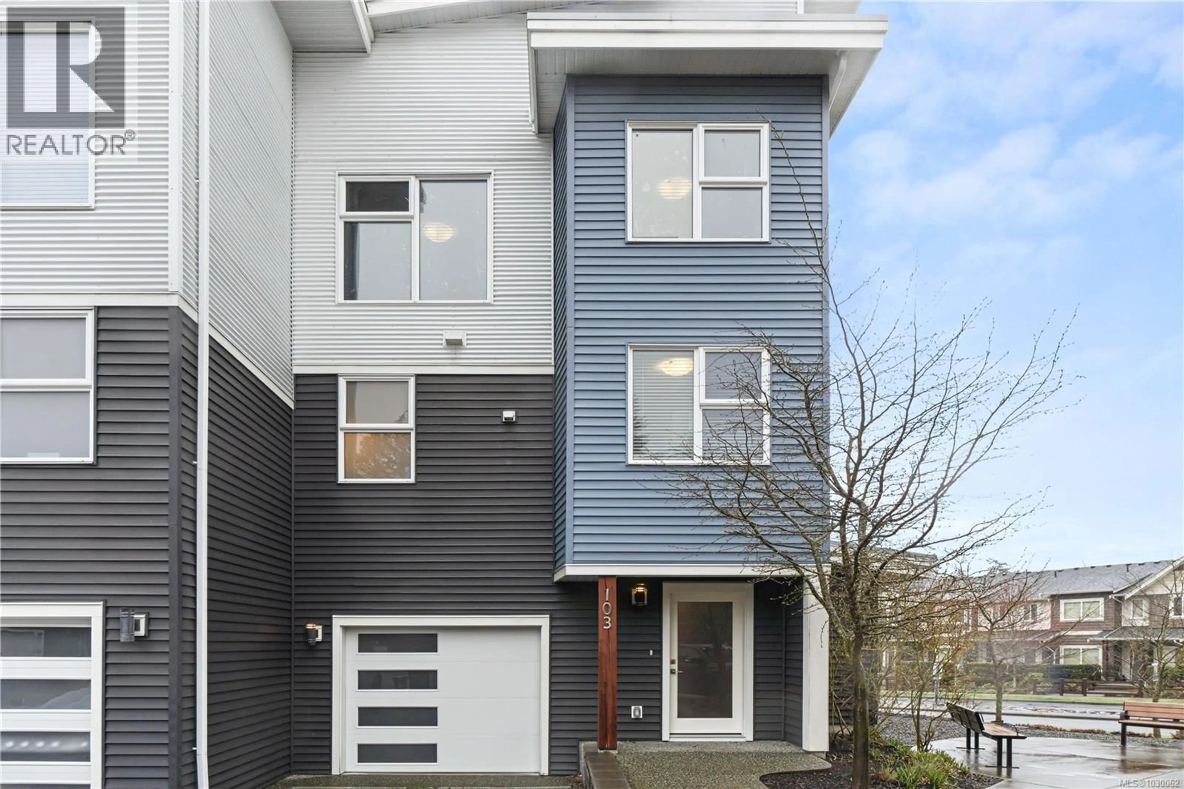 Home with vinyl exterior material, street for 103 - 1800 SUMMERHILL PLACE, Nanaimo British Columbia V9S0C7