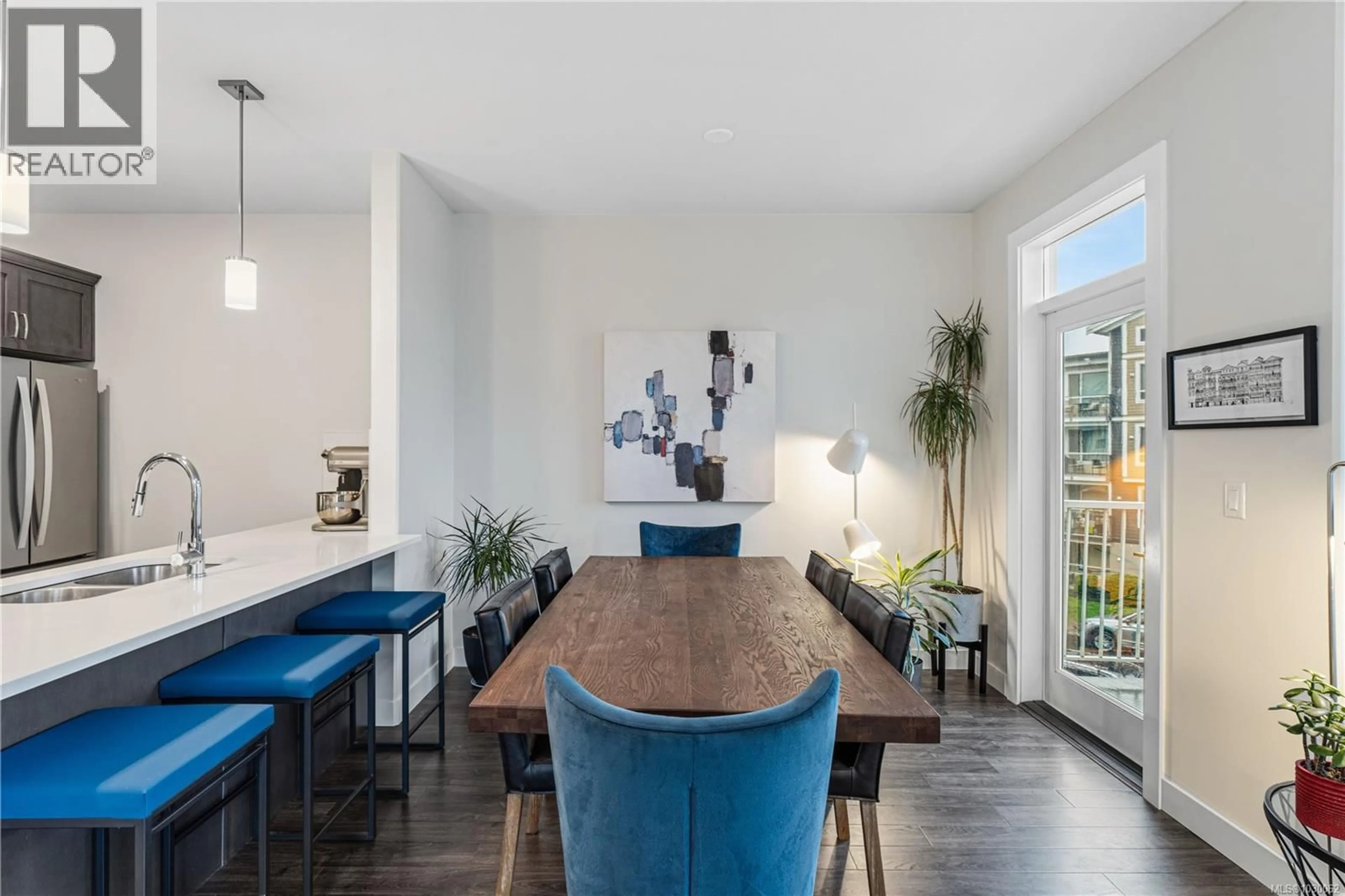 Dining room, wood/laminate floor for 103 - 1800 SUMMERHILL PLACE, Nanaimo British Columbia V9S0C7