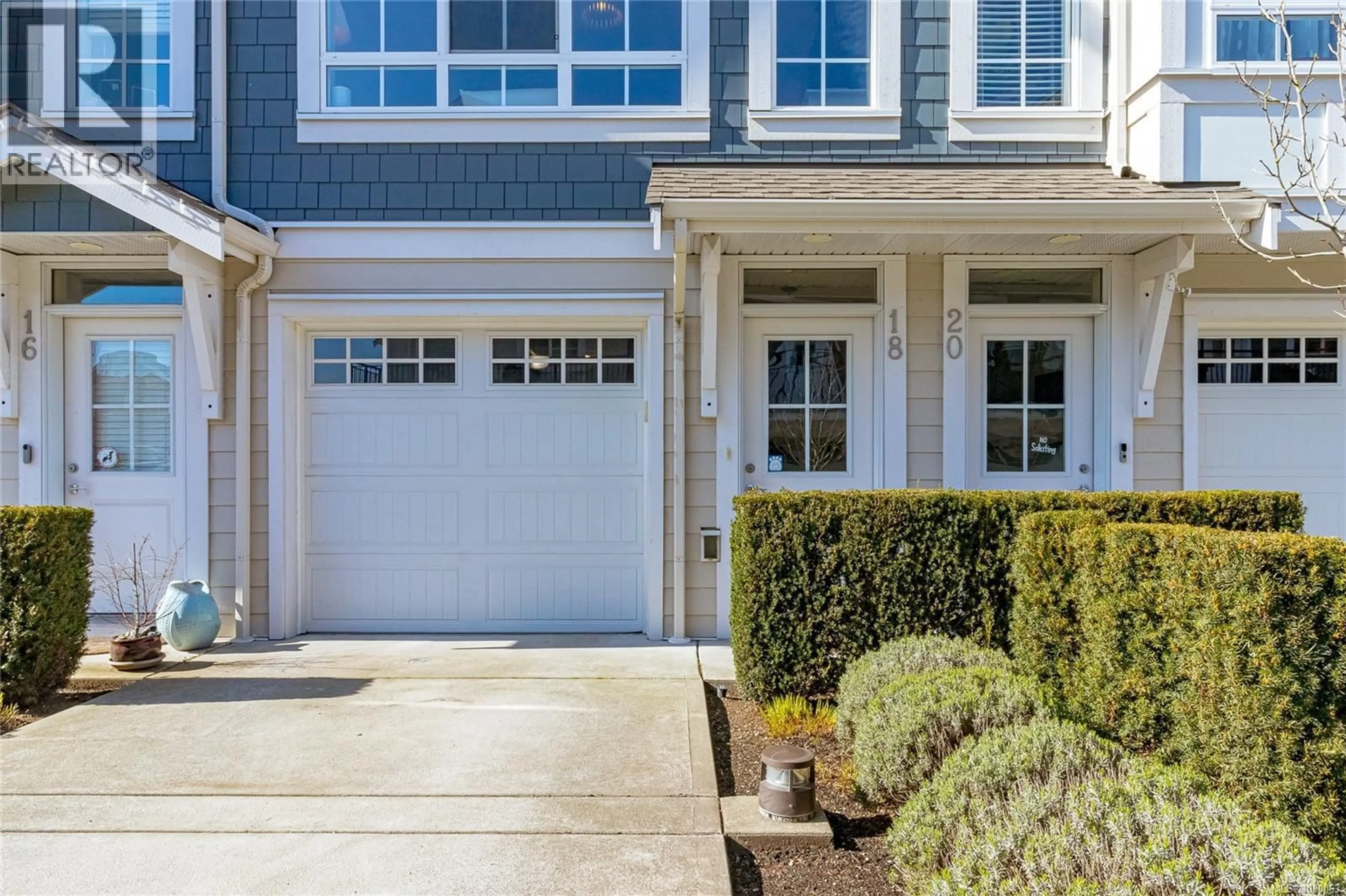 Home with vinyl exterior material, street for 18 - 370 LATORIA BOULEVARD, Colwood British Columbia V9C0N9