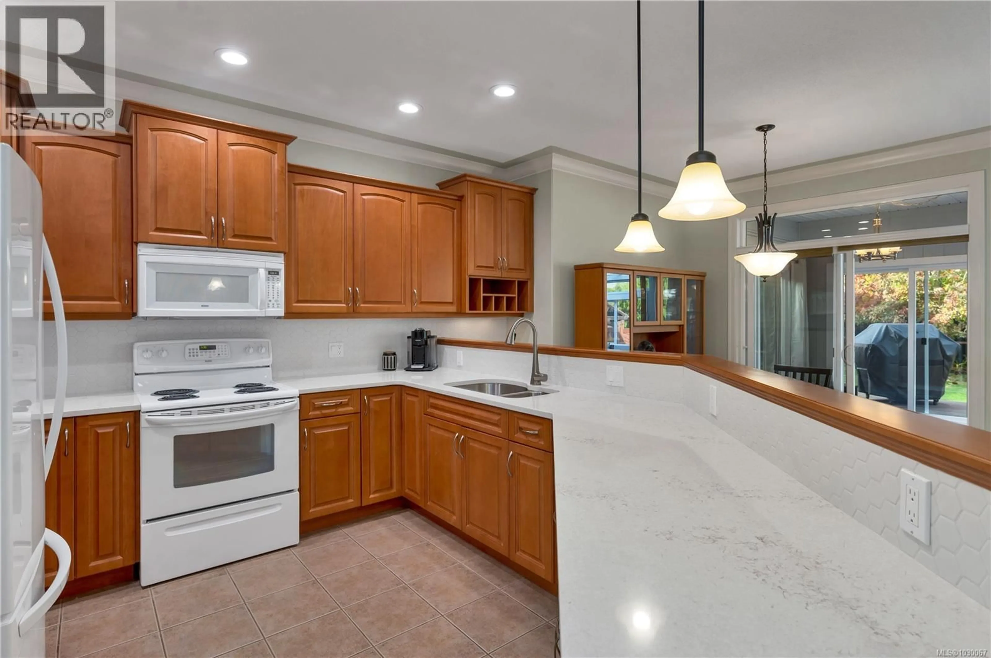 Open concept kitchen, ceramic/tile floor for 236 VIRGINIA DRIVE, Campbell River British Columbia V9W8H7