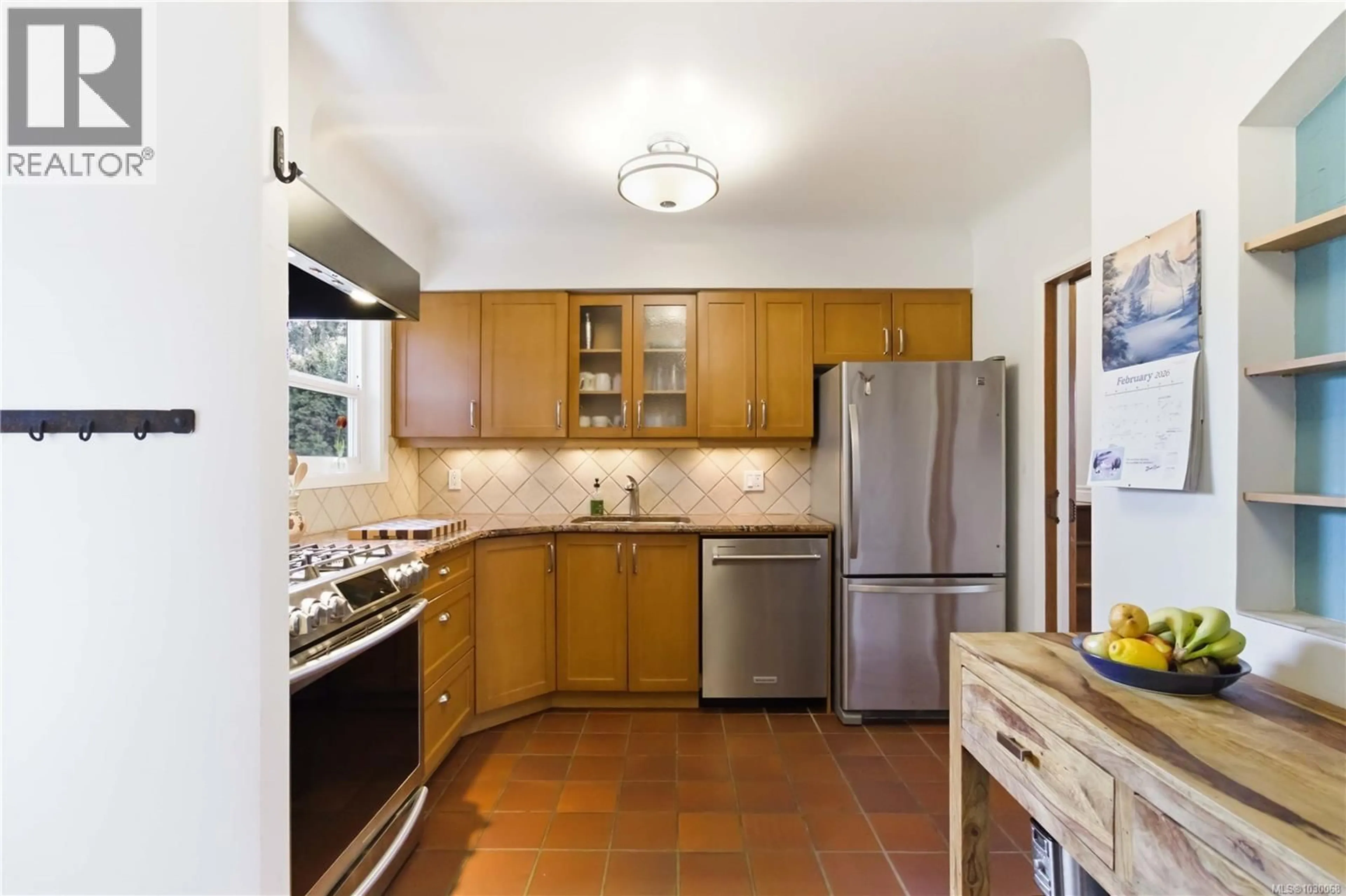 Unknown for 751 CAMEO STREET, Saanich British Columbia V8X3R9