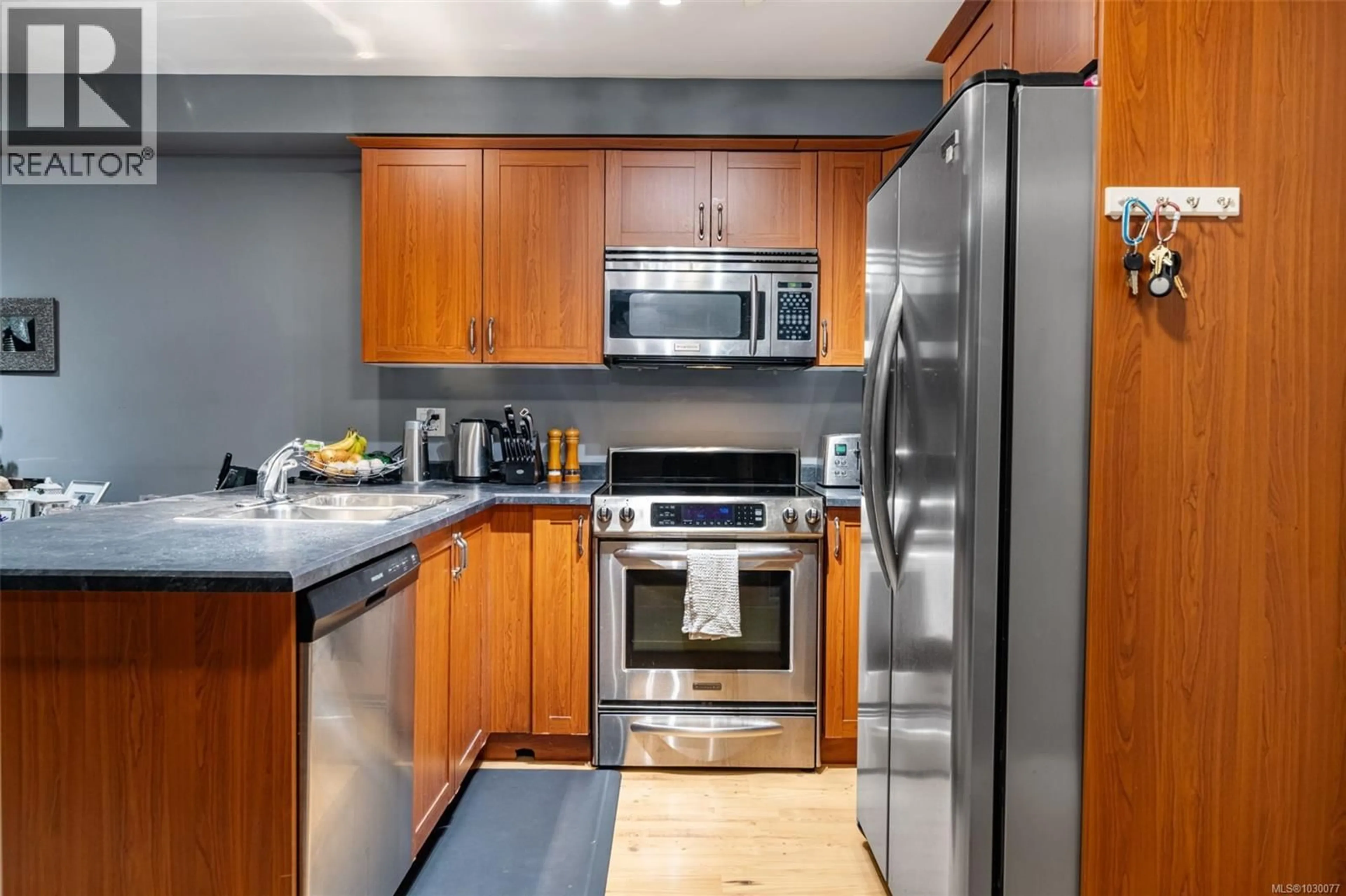 Standard kitchen, ceramic/tile floor for 315 - 663 GOLDSTREAM AVENUE, Langford British Columbia V9B2W9