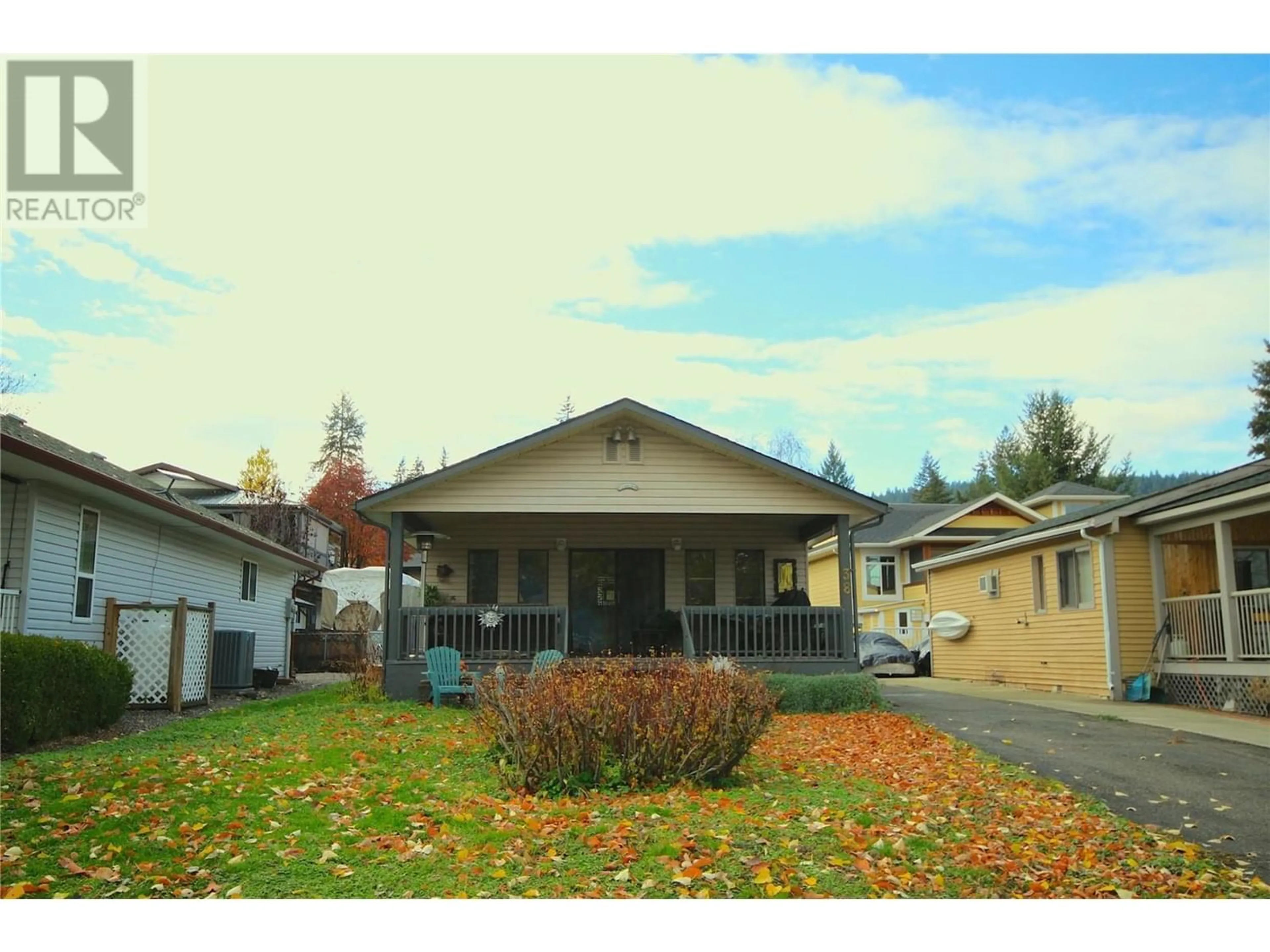 Home with unknown exterior material for 38 Lakeshore Road, Vernon British Columbia V1H2A1