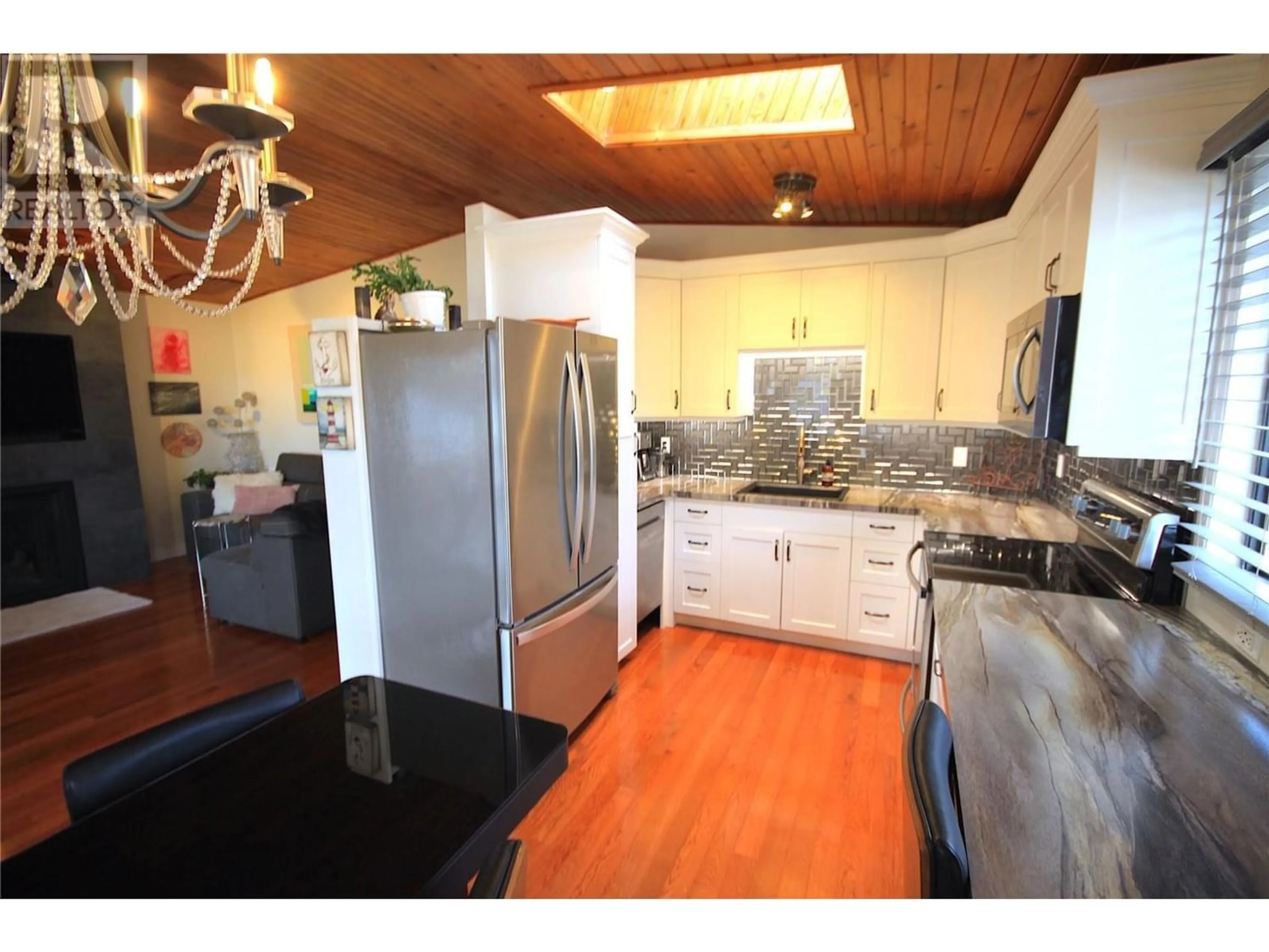 Standard kitchen for 38 Lakeshore Road, Vernon British Columbia V1H2A1