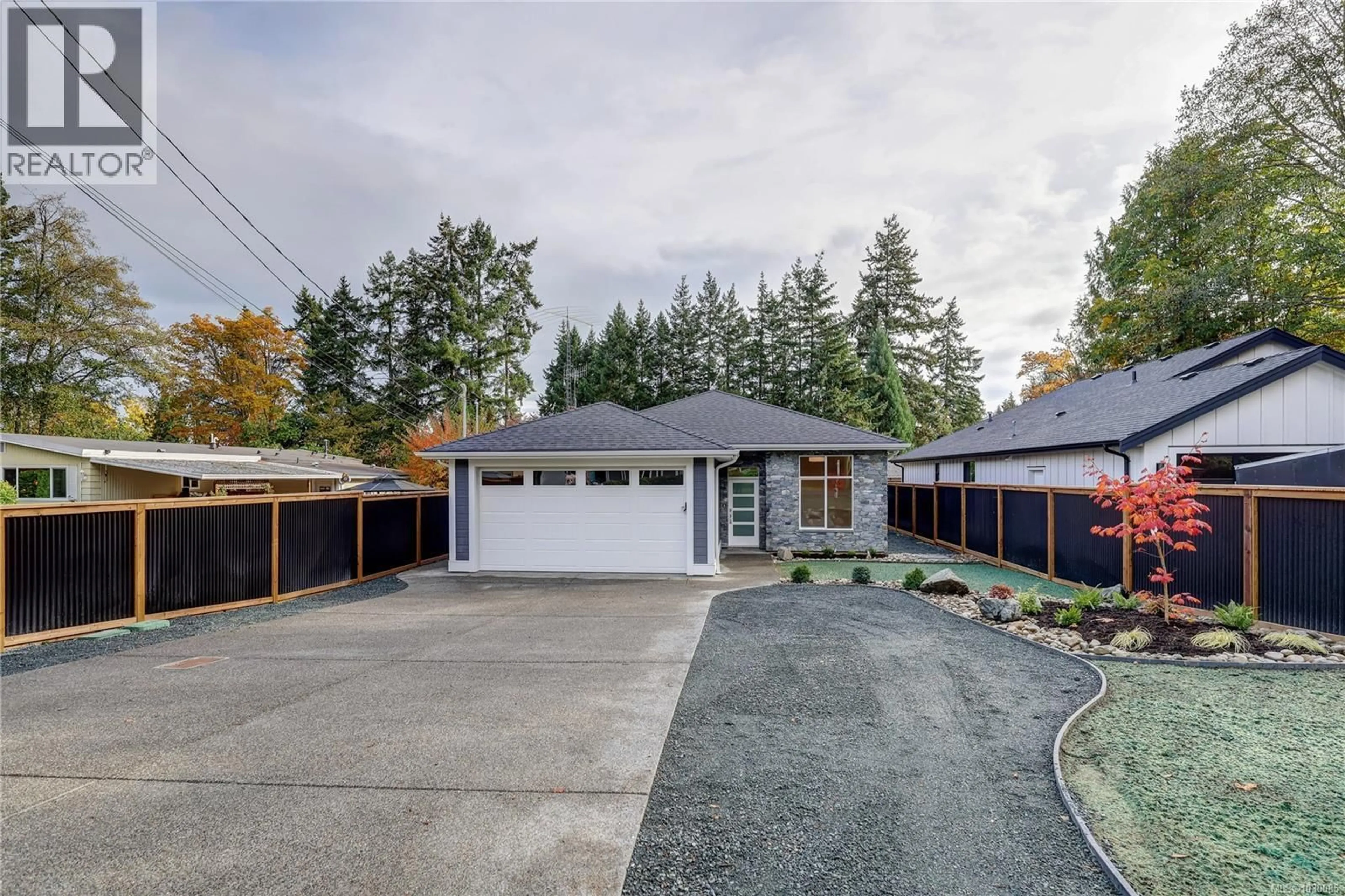 A pic from outside/outdoor area/front of a property/back of a property/a pic from drone, street for 428 CRAIG STREET, Parksville British Columbia V9P1L2