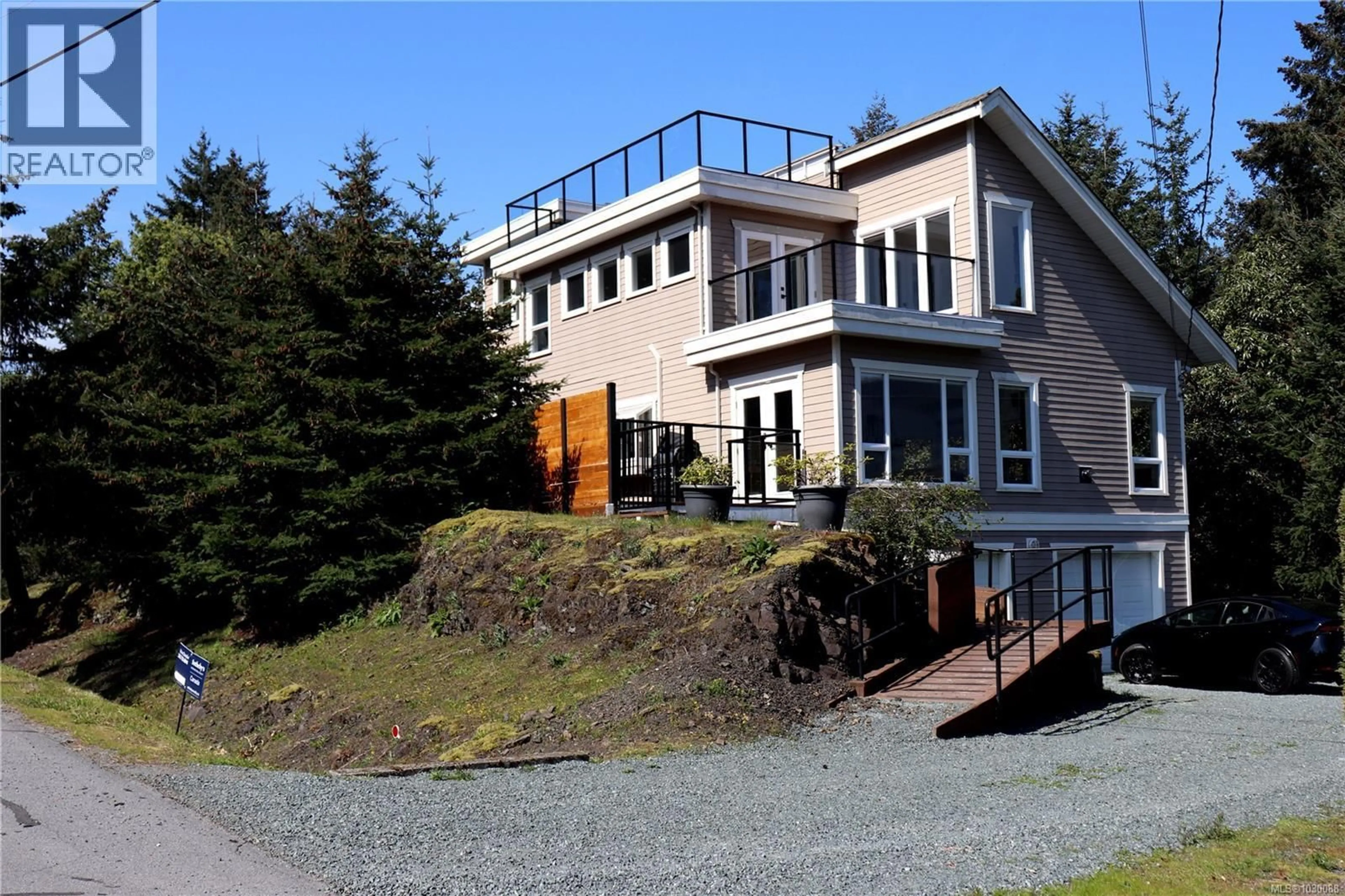 A pic from outside/outdoor area/front of a property/back of a property/a pic from drone, unknown for 967 OSPREY DRIVE, Duncan British Columbia V9L5S9