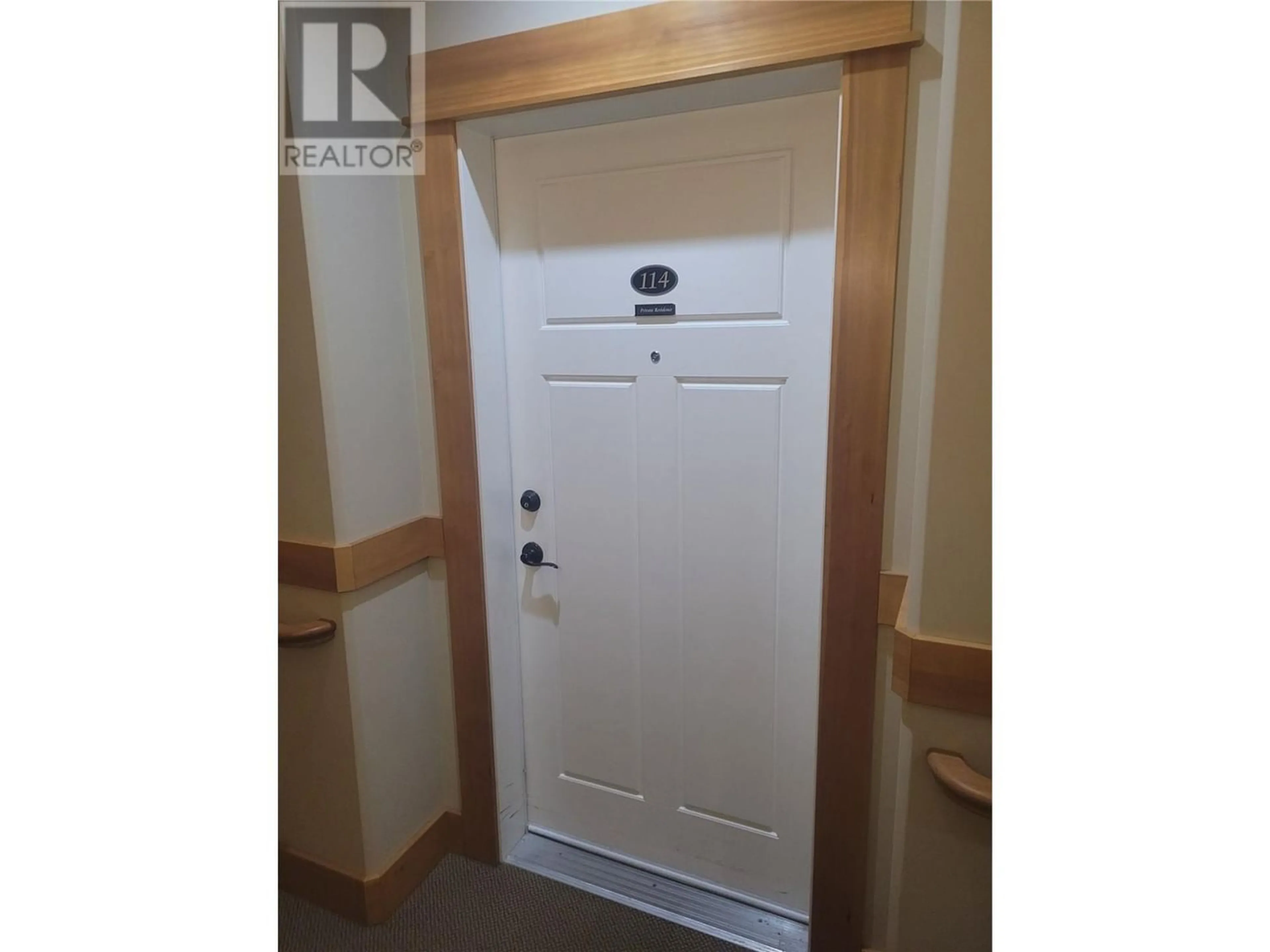 Indoor entryway, wood floors for 9100 Mackie Drive Unit# 114, Coldstream British Columbia V1B1G9